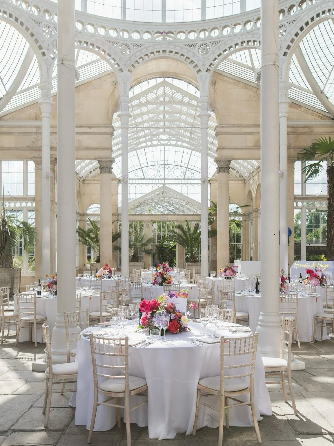 Tropical heaven for H&amp;H at the iconic @syonparkevents 🌺  They wanted something in keeping with tropical conservatory, something bright and colourful and something which would be unforgettable - we think we hit the brief 🙏🏼 

Another fabulous d