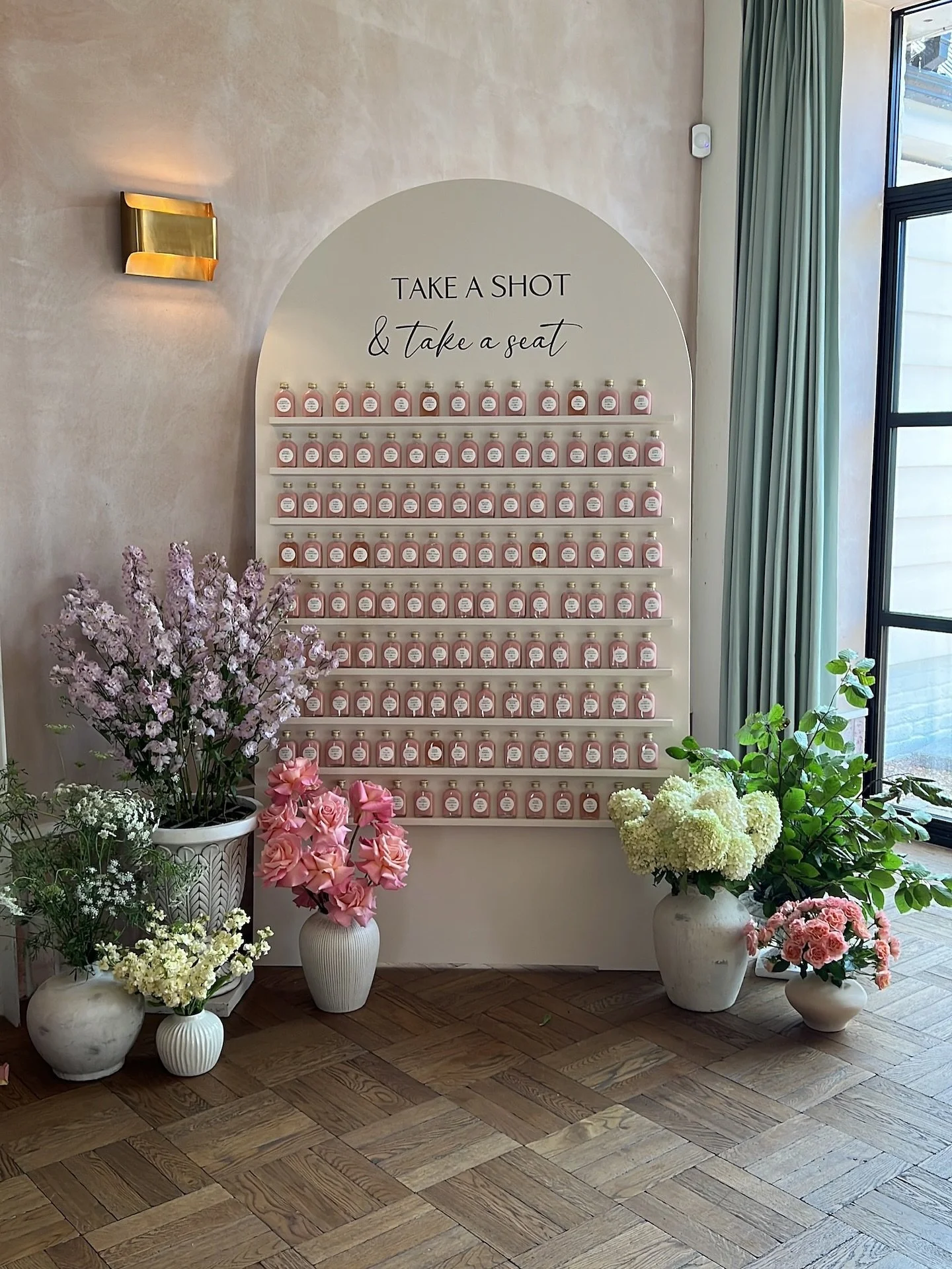 10 floral moments from Y&amp;C&rsquo;s wedding that took it to the next level 💕

1. Vessel flowers around the seating plan- not just ANY seating plan might I add&hellip; this was handmade by the Brides dad and doubled up as a celebration shot during