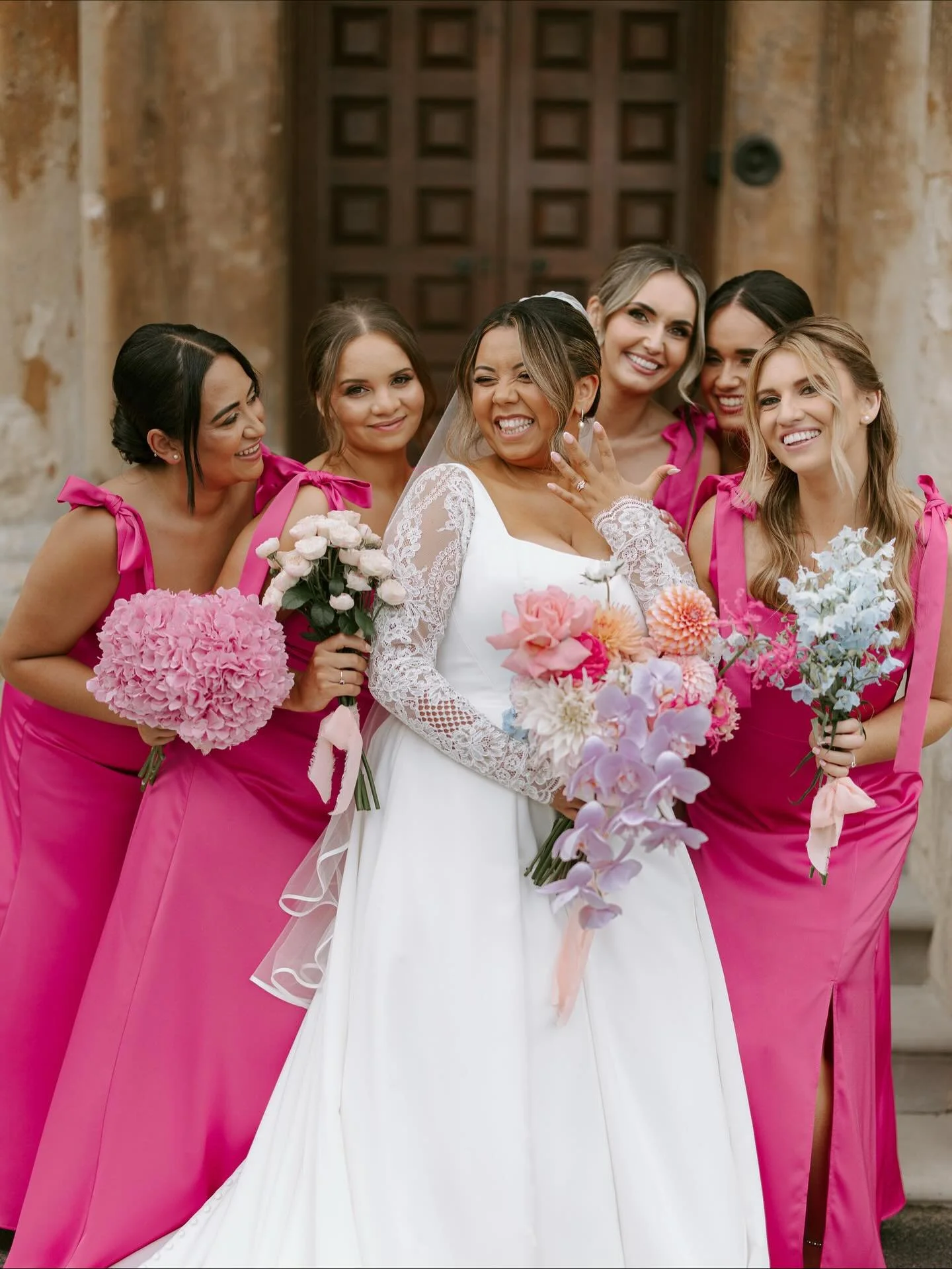 Bridesmaids&hellip; your chosen family, your forever hype squad! 👯&zwj;♀️💞👯&zwj;♀️💞
 Whether it&rsquo;s your sister, your best friend, or the whole gang of girls who&rsquo;ve been there through it all, having them by your side on your wedding day