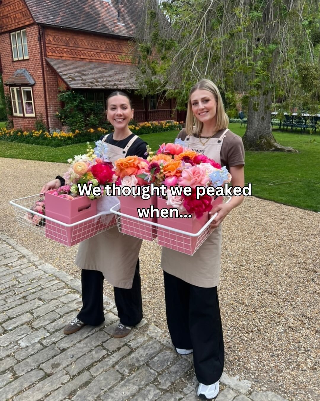 Feels like we&rsquo;ve peaked 🌸🥹 forever grateful for the past 5 years! 

Post inspired by the insanely talented @sketchedbysiena girls 🩷🧡

#florist #floristry #weddingflorist #eventflorist #flowerschool #5years