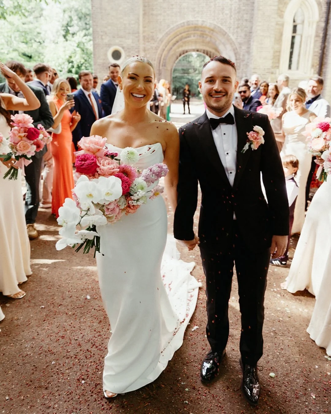 Emma &amp; Pete&rsquo;s London wedding 💕
From their ceremony at Abney Park Chapel to the reception at Serata Hall, we loved bringing all-pink tones to life to elevate the space. Classic London bus, carefully curated florals, and every detail reflect