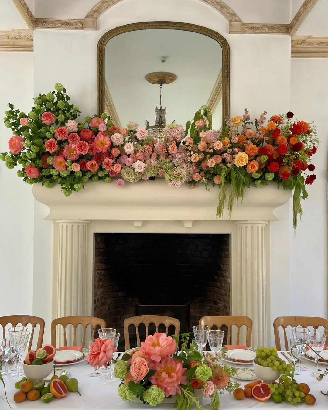 1, 2, 3&hellip; an dreamy ombr&eacute; fireplace at the beautiful @northbrook.park full of juicy colour, statement blooms, frilly texture and of course, bold colour! 

Our couple really wanted that impactful &lsquo;moment&rsquo; we often talk about w