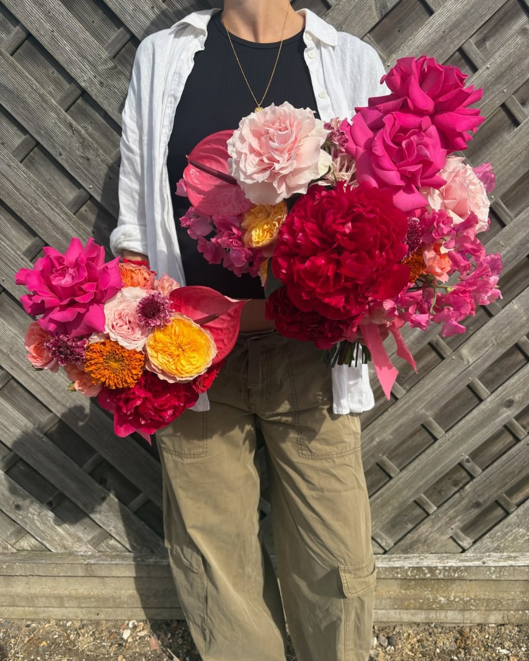 She&rsquo;s a classic colour combo for a reason 💞🧡 

#wedding #weddingflowers #weddingflorist #florist #bridalbouquet