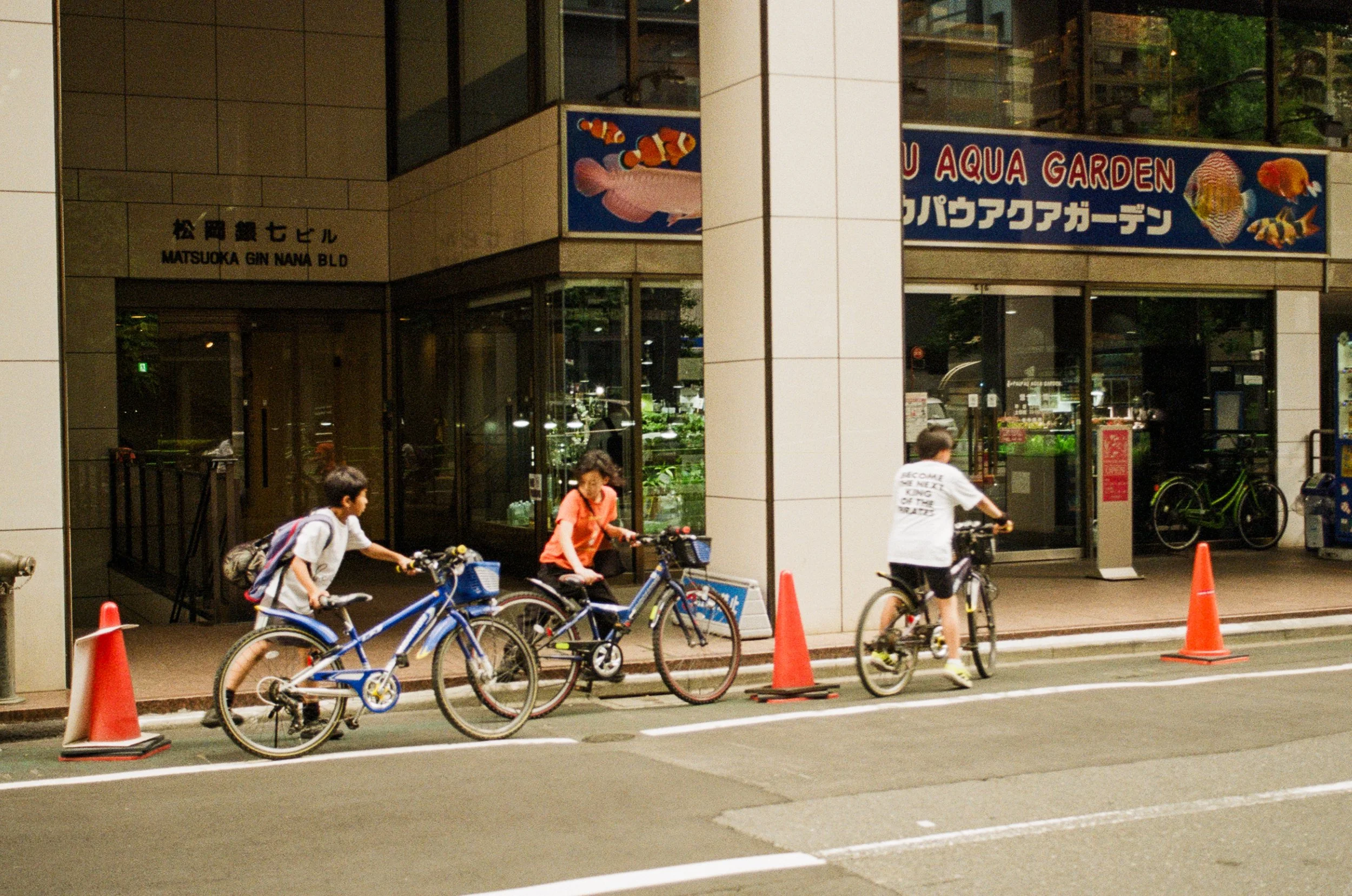 kodak_200_c_41_5681_135887_302782_001359890016.jpg