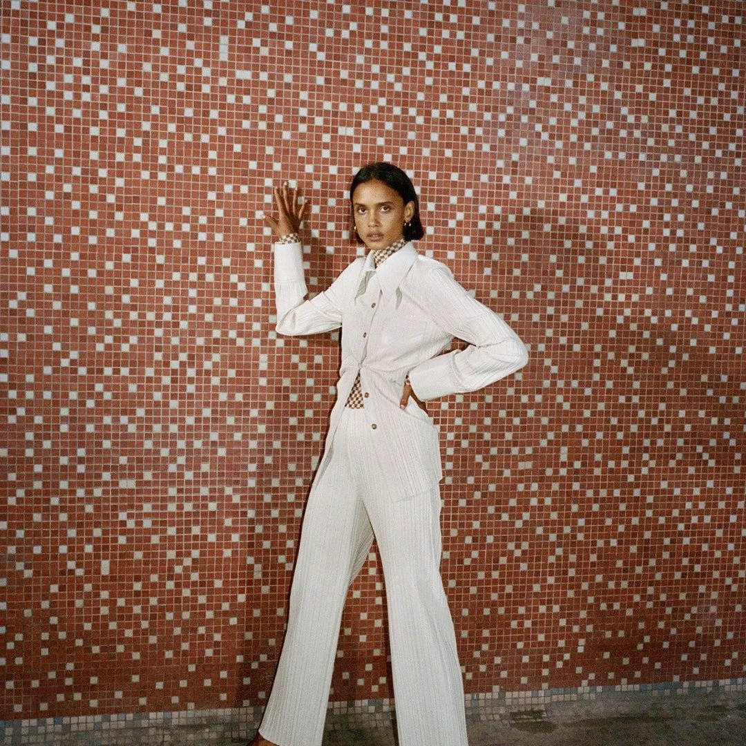 Tessuti ecologici, linee fluide, design minimalista e colori naturali sono gli elementi chiave dell'identit&agrave; senza tempo di Nanushka.

Che team sei? &ldquo;Less is more&rdquo; o &ldquo;Excess is success&rdquo;?

#saywow #privatesalesdonebetter