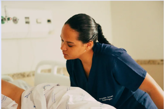 When Should a New Nurse Ask for Help? &nbsp;(The Moment No One Talks About)