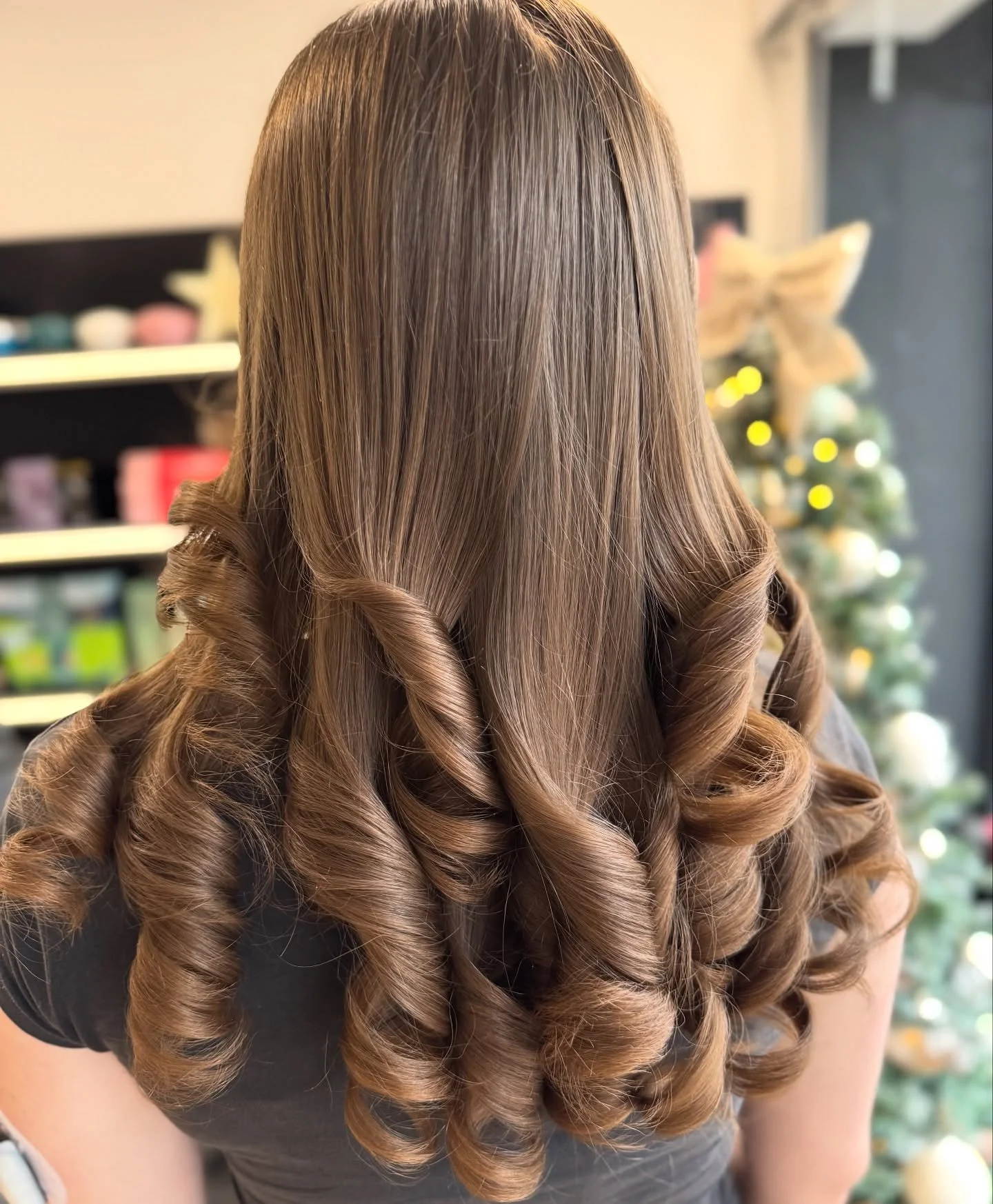 very limited availability before christmas and new year🎄
Call 01689898909 to book in your christmas appointment today !! 

#curlyblowdry #washcutandblowdry #pettswood #bouncycurls #darcygrace