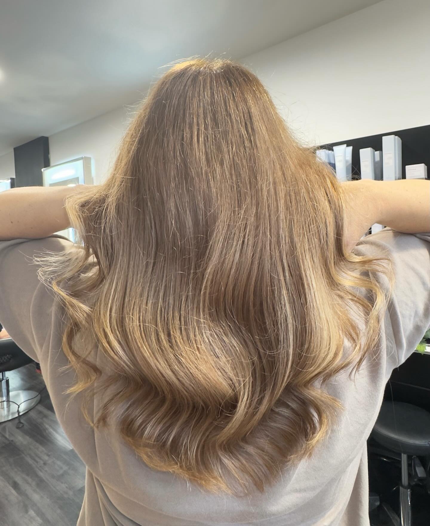 Teddy Bear Bronde 🧸🤎

Created by our Junior stylist @blendedbybethxo 🤩

Book now! 📞 01689898909

#bronde #brondehair #hair #salon #brondebalayage☀️ #orpington #pettswood #brunette #brunettehair