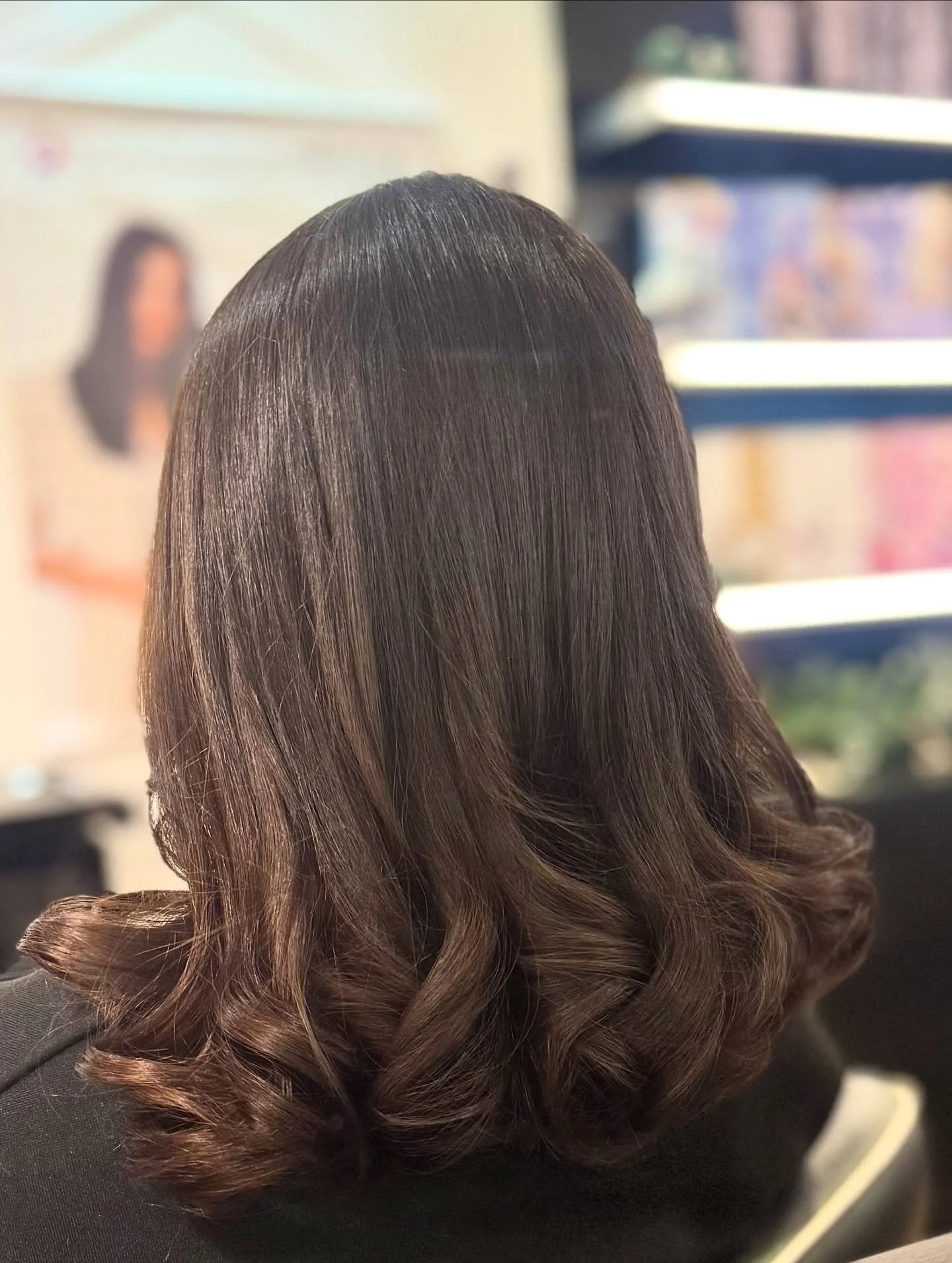 Flicky blowdry done by our junior stylist Lillie! 
How stunning is this😍

Call now to book your last minute appointment before christmas limited times and stylists available! 
📞01689898909 

#flickyblowdry #blowoutstyles #hairinspo #pettswood #blow