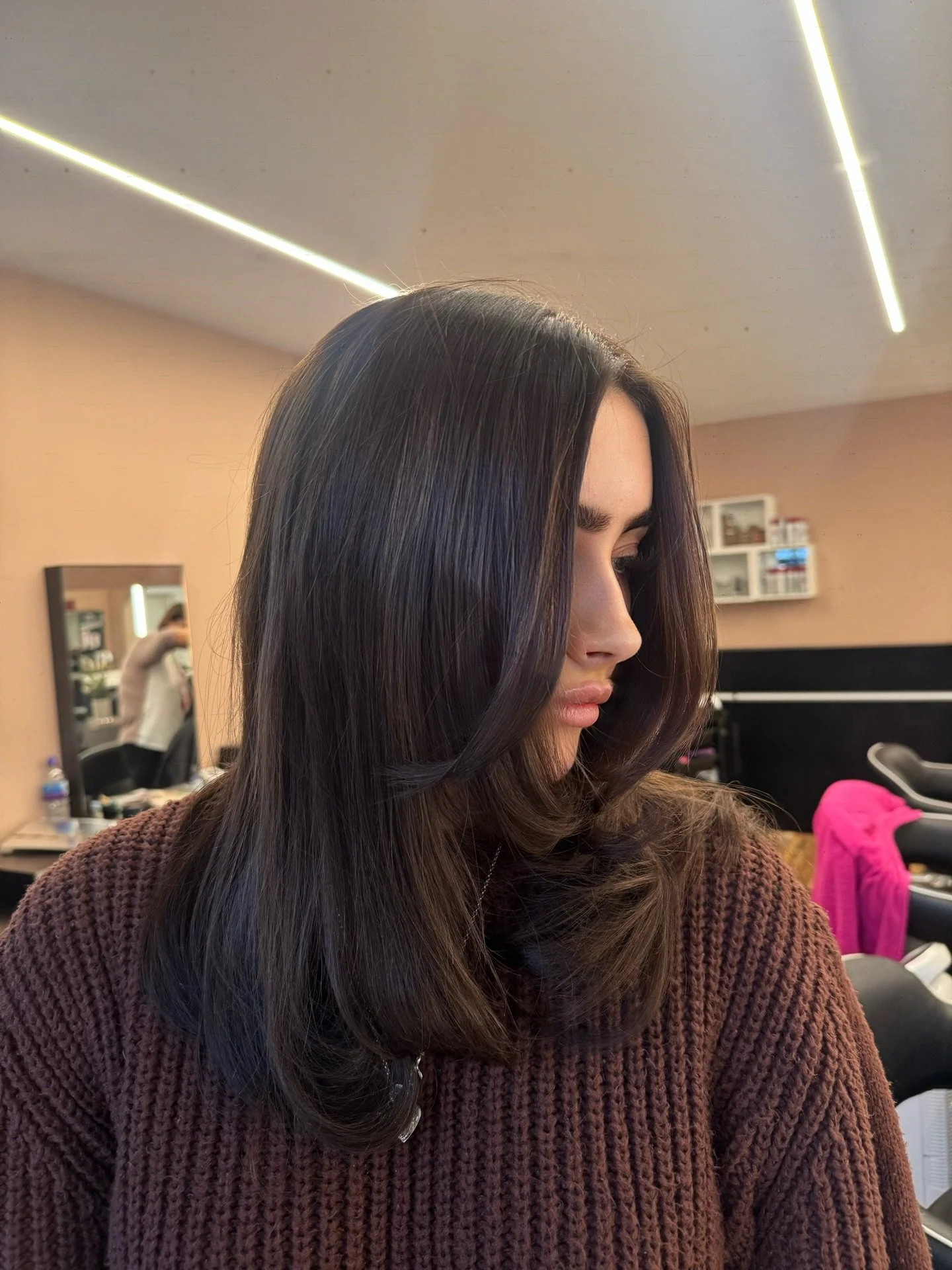 back to the natural 🐻
coloured by our stylist @ems.hairx 
cut and styled by our graduate stylist @blendedbybethxo 
book in now 01689898909🥥
#colour #backtoblack #darcygrace #love