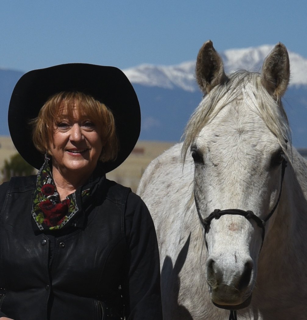 Lisa and Katara   close up.JPG