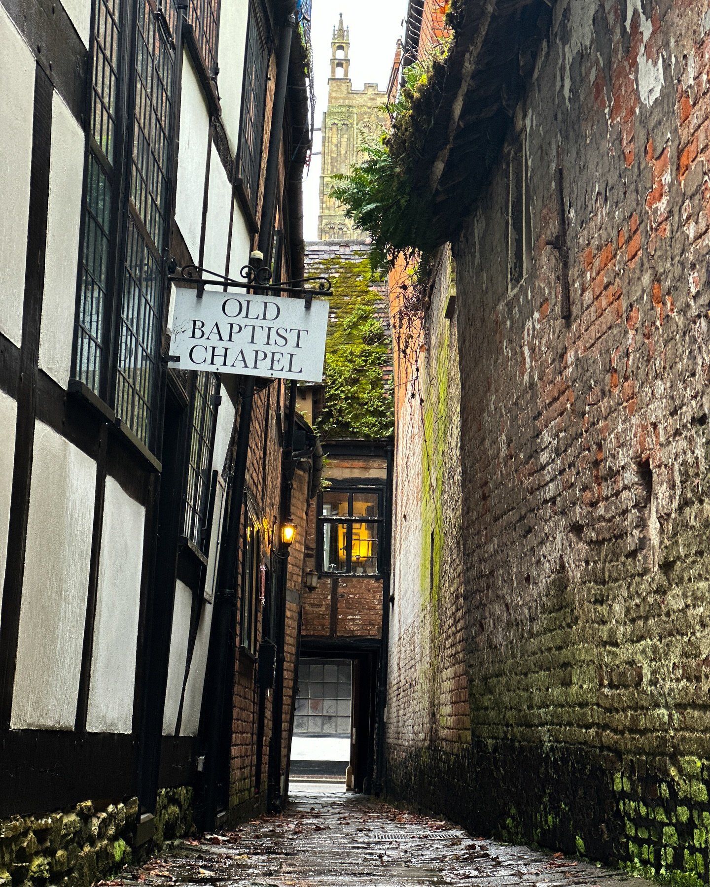 A quick weekend away to Tewkesbury Gloucestershire. Although it rained non stop ☔️ 😂 we had a lovely stay @tewkesburypark and some lovely Aunty/ niece time 💕

Some highlights:
 🍺 Drinks and food at The Black Bear 
⛪️ Tewkesbury Abbey
🌟 Tudor merc
