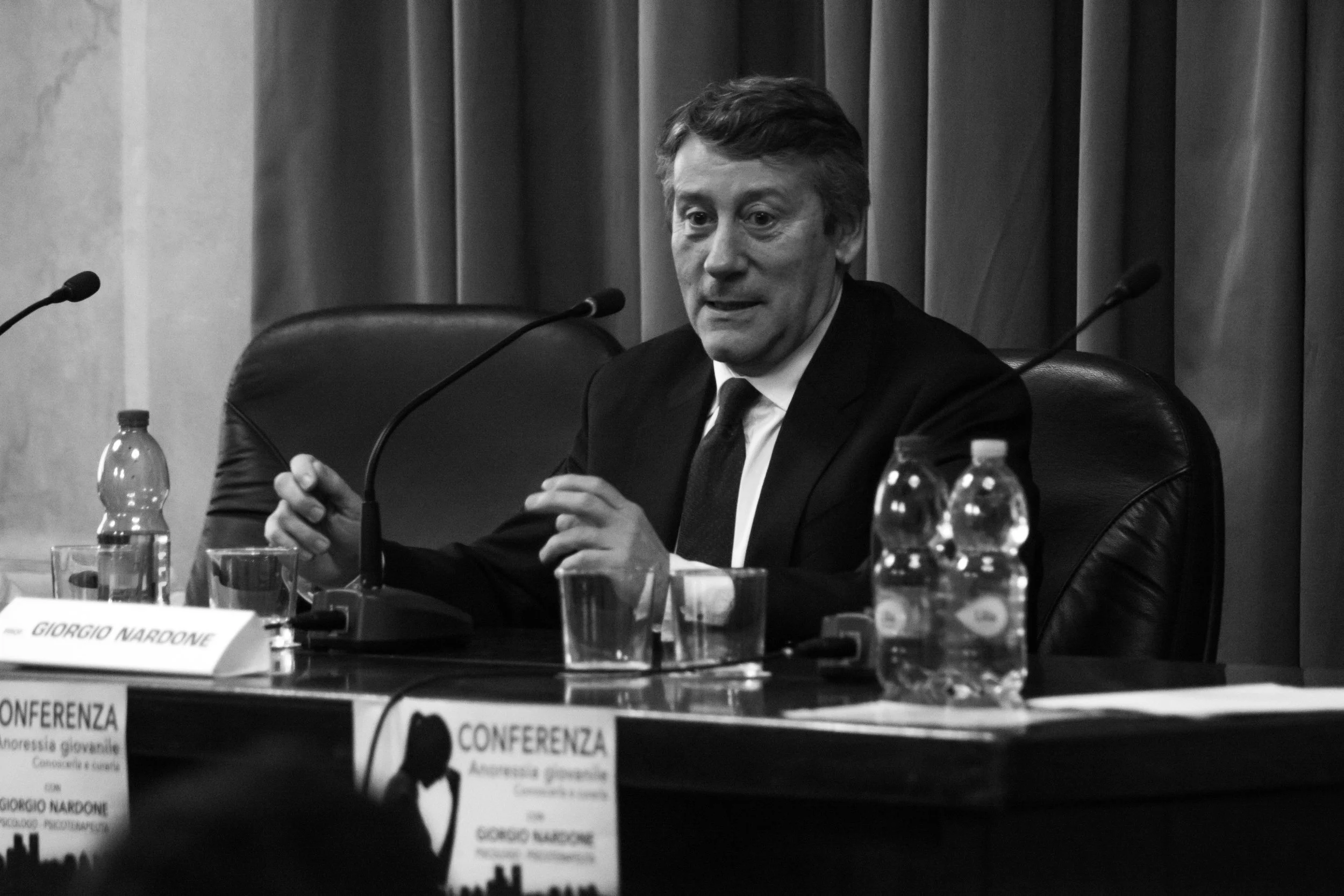Il Prof. Giorgio Nardone alla Conferenza: ANORESSIA GIOVANILE Conoscerla e curarla (21 gennaio 2018, Vicenza)
