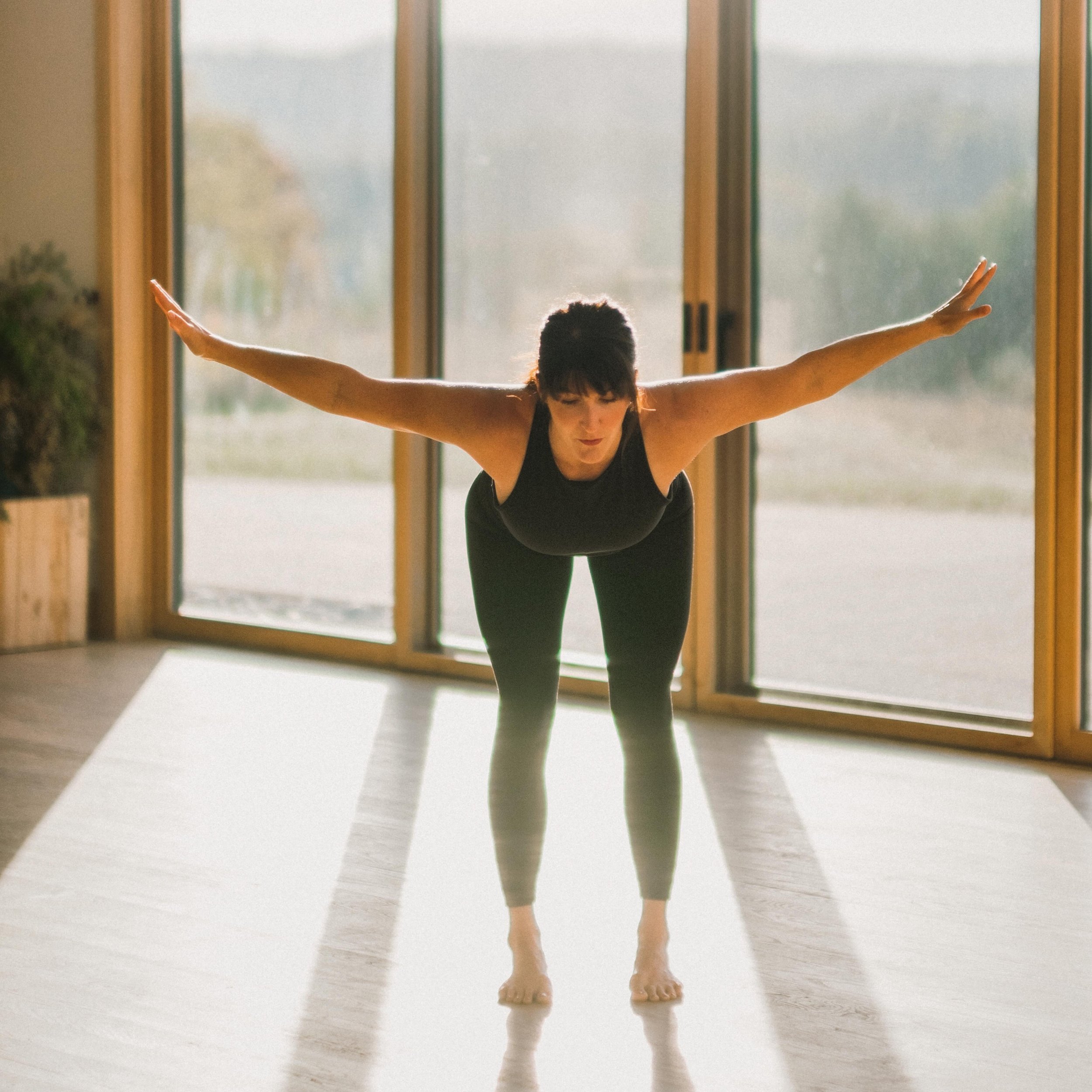 One of the first things we do in a sun salutation is fold forward. Something we continue to do many, many times in a yoga class in several different postures. So what elements make up a forward fold? What should you think about to take care of your b
