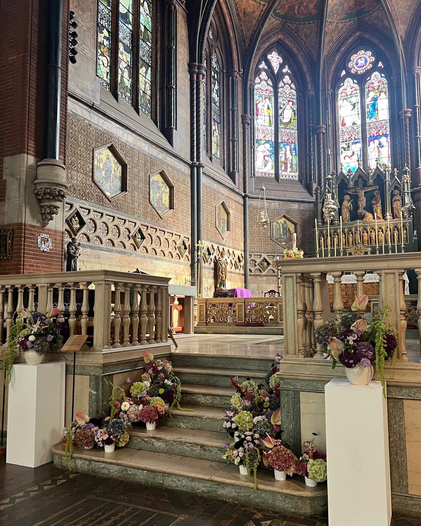 Repeat after me - church weddings can be edgy too 

Lots of drama for H + E the other week at the beautiful St Mary Magdalene Church @grandjunctionw2

Email us to discuss your wedding or event florals 💌