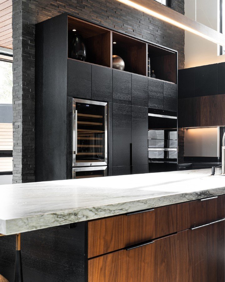 Every detail here tells a story. 🖤✨

This Lake Tahoe kitchen embraces bold contrasts&mdash;matte black cabinetry, rich walnut tones, and striking Tahoe Blue Quartzite countertops.

Tahoe Blue&hellip; in Tahoe? It was meant to be. 💙

We layered natu