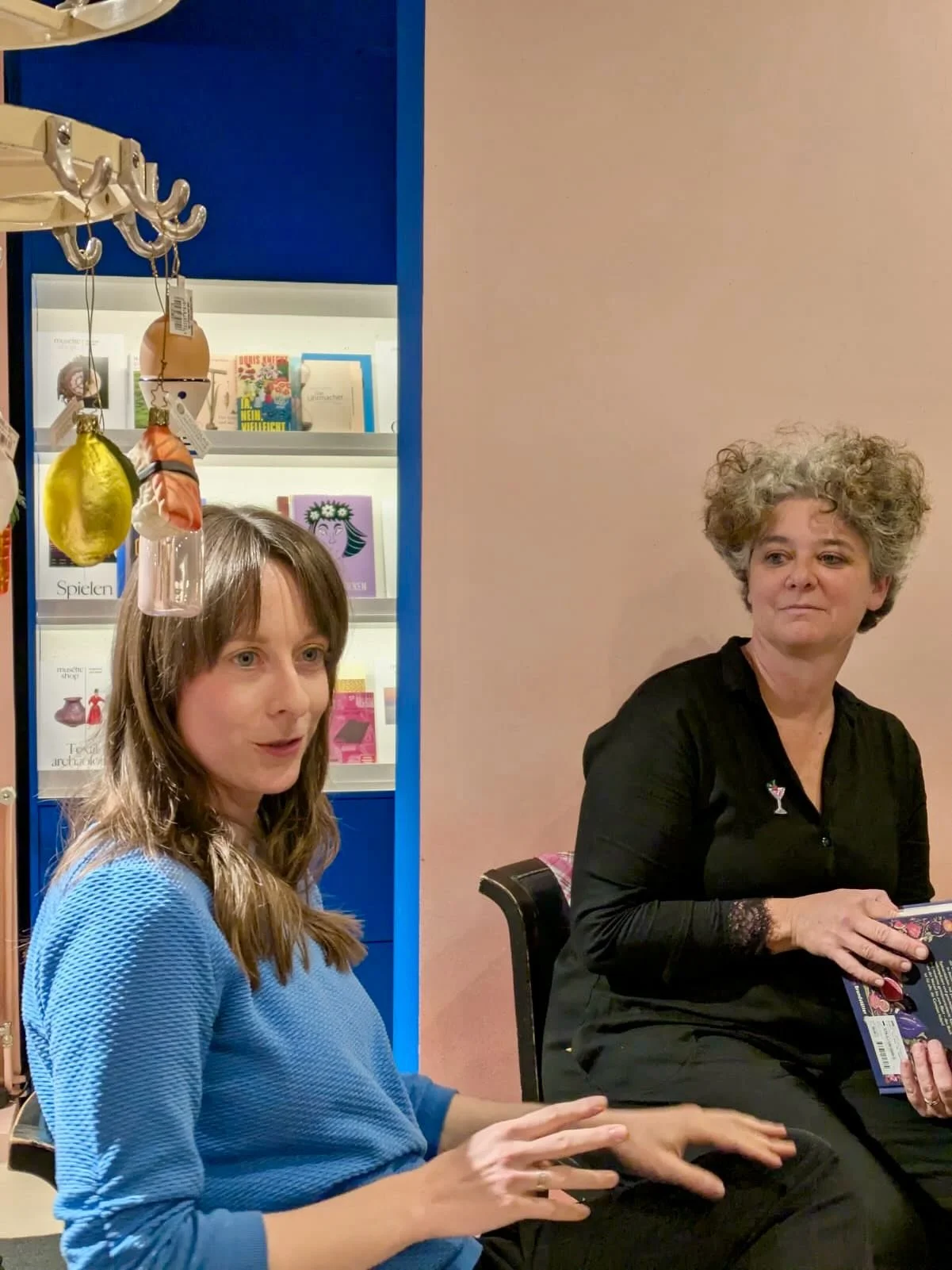 Ap&eacute;ro 38 mit @sarah.satt , Kochbuchghostwriterin, der Frau hinter dem Erfolg preisgekr&ouml;nter Kochb&uuml;cher, auch im Team vom aktuellen, so oft gelobten, Kochbuch von @__parvin__razavi__ , &laquo;&nbsp;ein Fest f&uuml;r Gem&uuml;se&nbsp;&