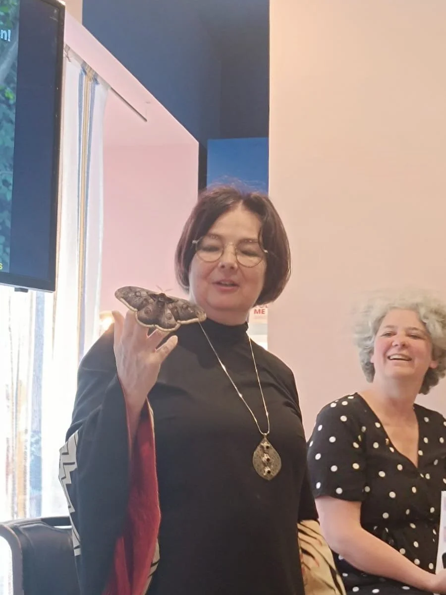 @marion_jaros Marion Jaros kann eines: leidenschaftlich &uuml;ber ihre Schmetterlinge erz&auml;hlen und diese Leidenschaft teilen! Zu ihrem Garten in der Wachau ist es nicht weit: Besuchen Sie sie! Wir waren jedenfalls beim ap&eacute;ro musette 44 al