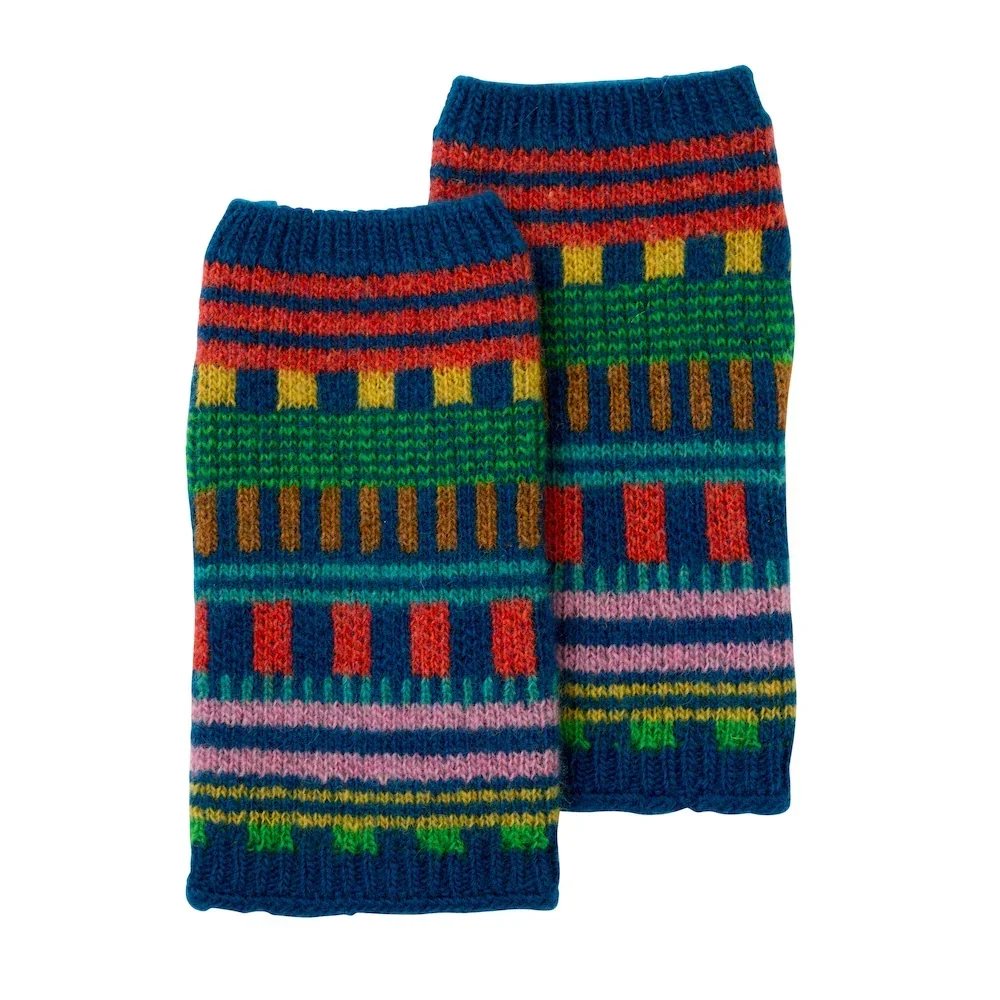 Accessories_MultiStripeWristwarmers_C1_AW25_LoRes.jpg.webp