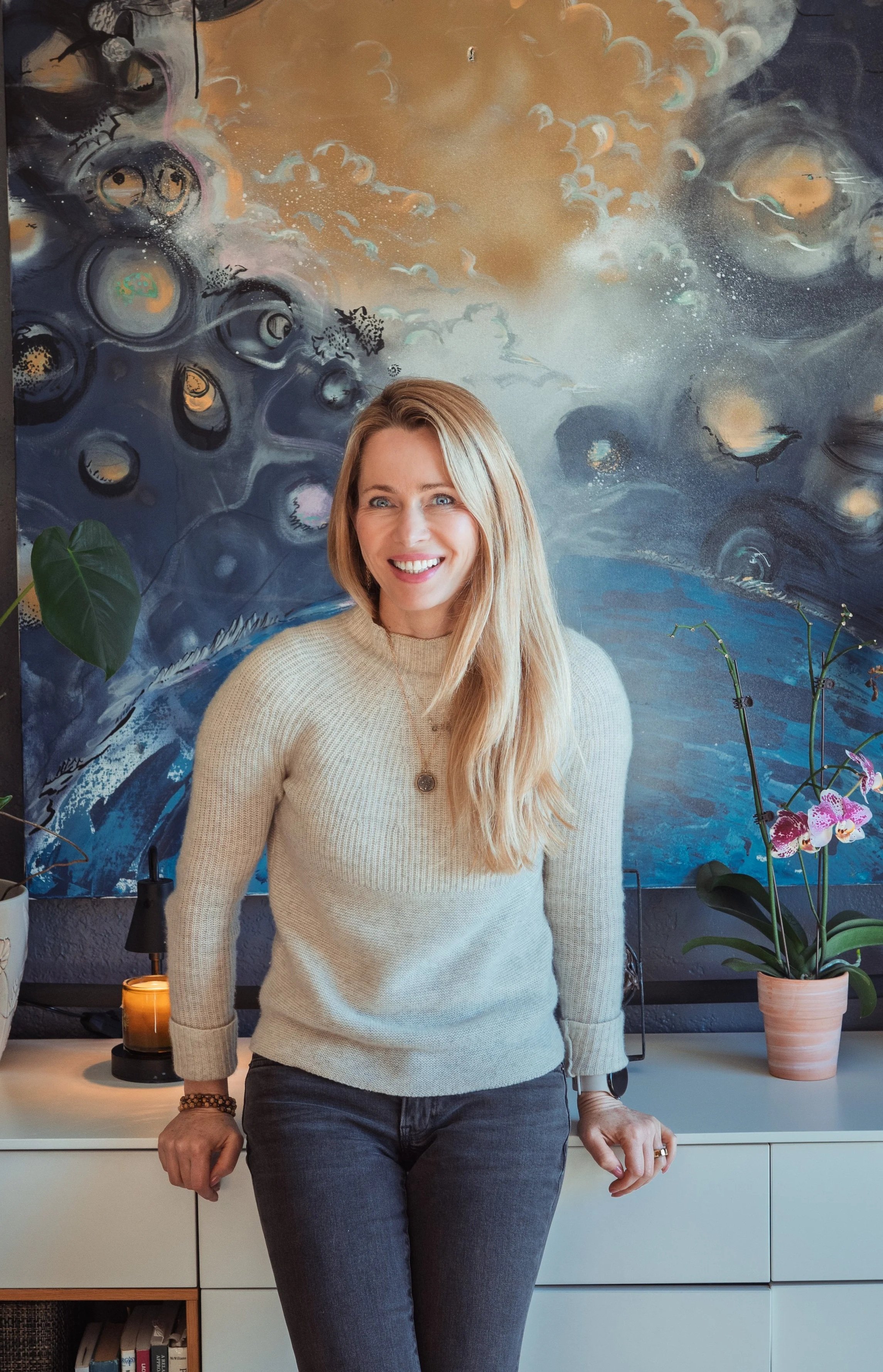 Regina Abayev, JD, LMFT talking to therapy clients in her confidential beach front office in Hermosa Beach, CA