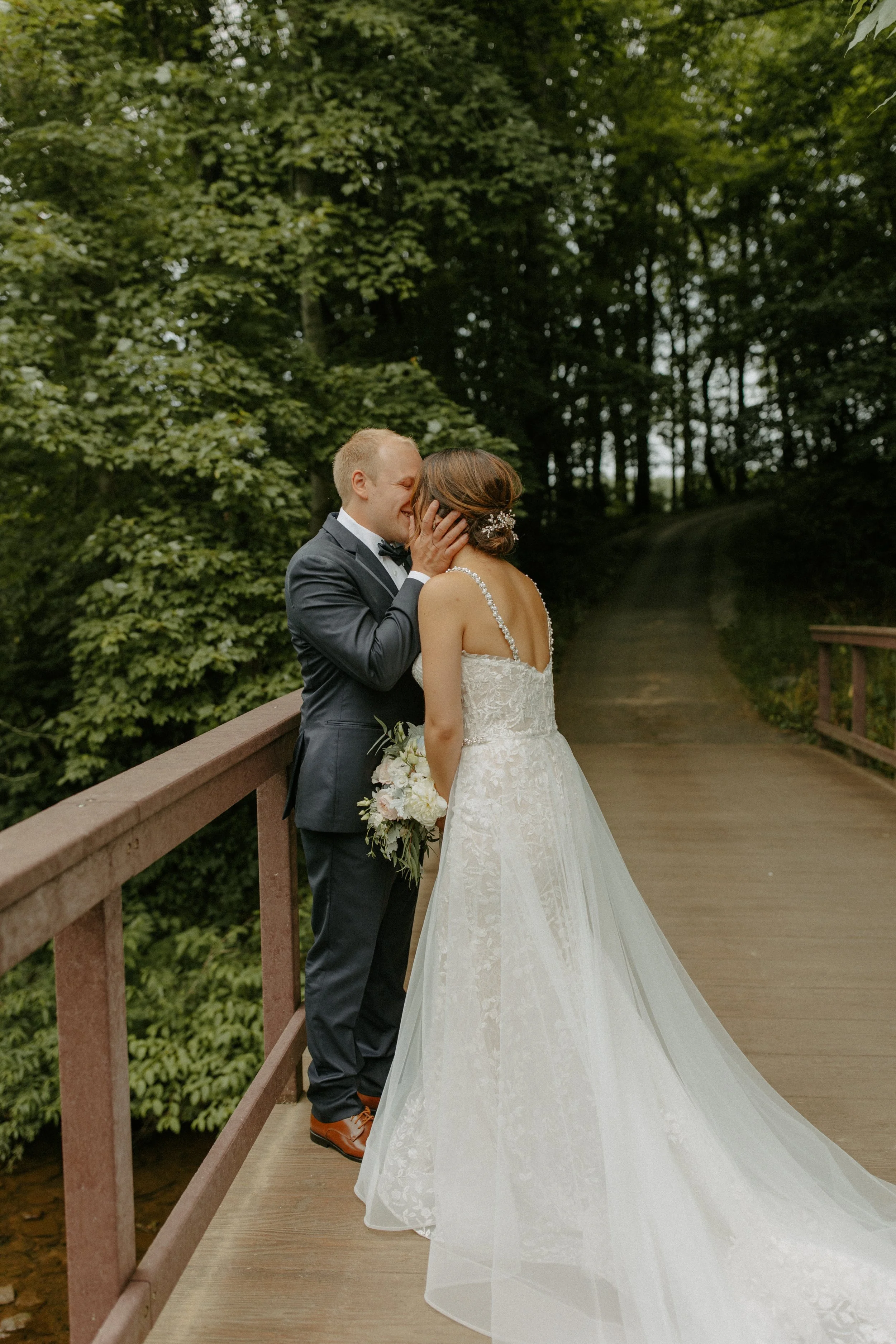 MOLLY AND JAKE, COUNTRY CLUB WEDDING DAY AND CATHOLIC CEREMONY IN BEAVER, PENNSYLVANIA