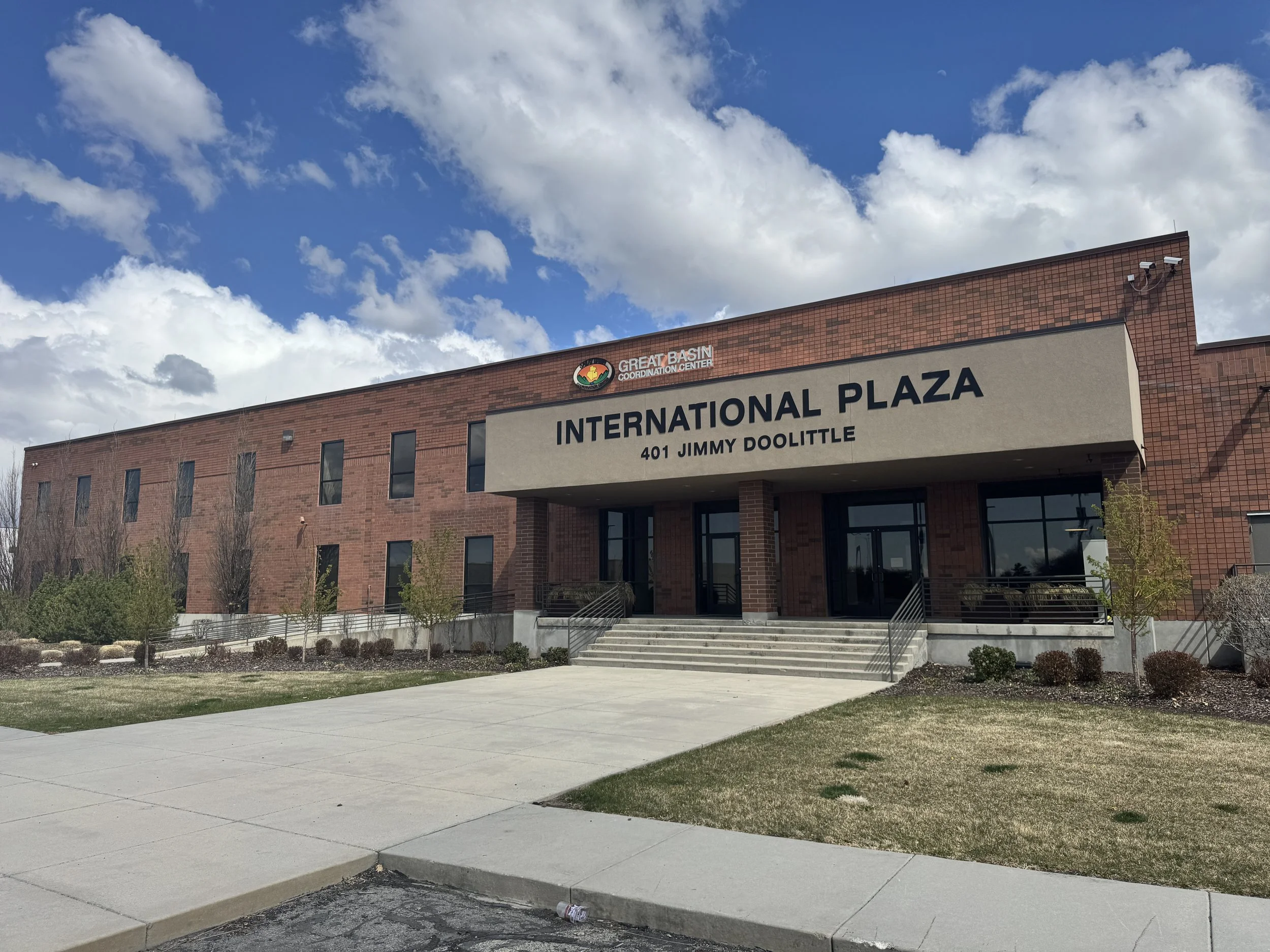 The Salt Lake International Plaza is a 134,801 square foot office/warehouse located on 10.83 acres. Uterra represented the buyer, a Manhattan based telecom company, in the acquisition of this property. 
