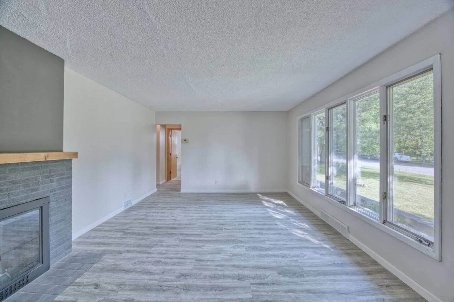 14 E 4th Ave S, Aurora MN