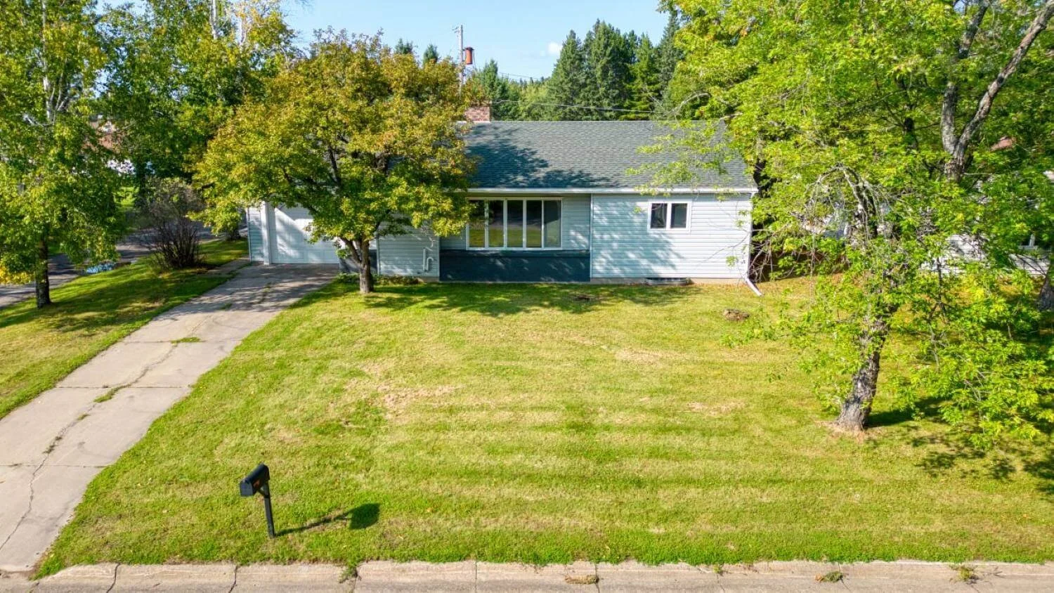 14 E 4th Ave S, Aurora MN