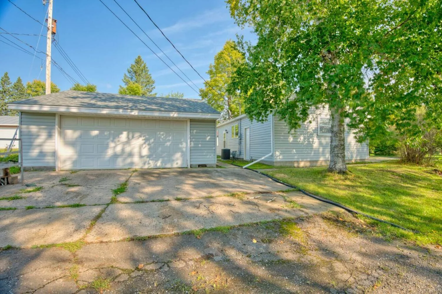 14 E 4th Ave S, Aurora MN