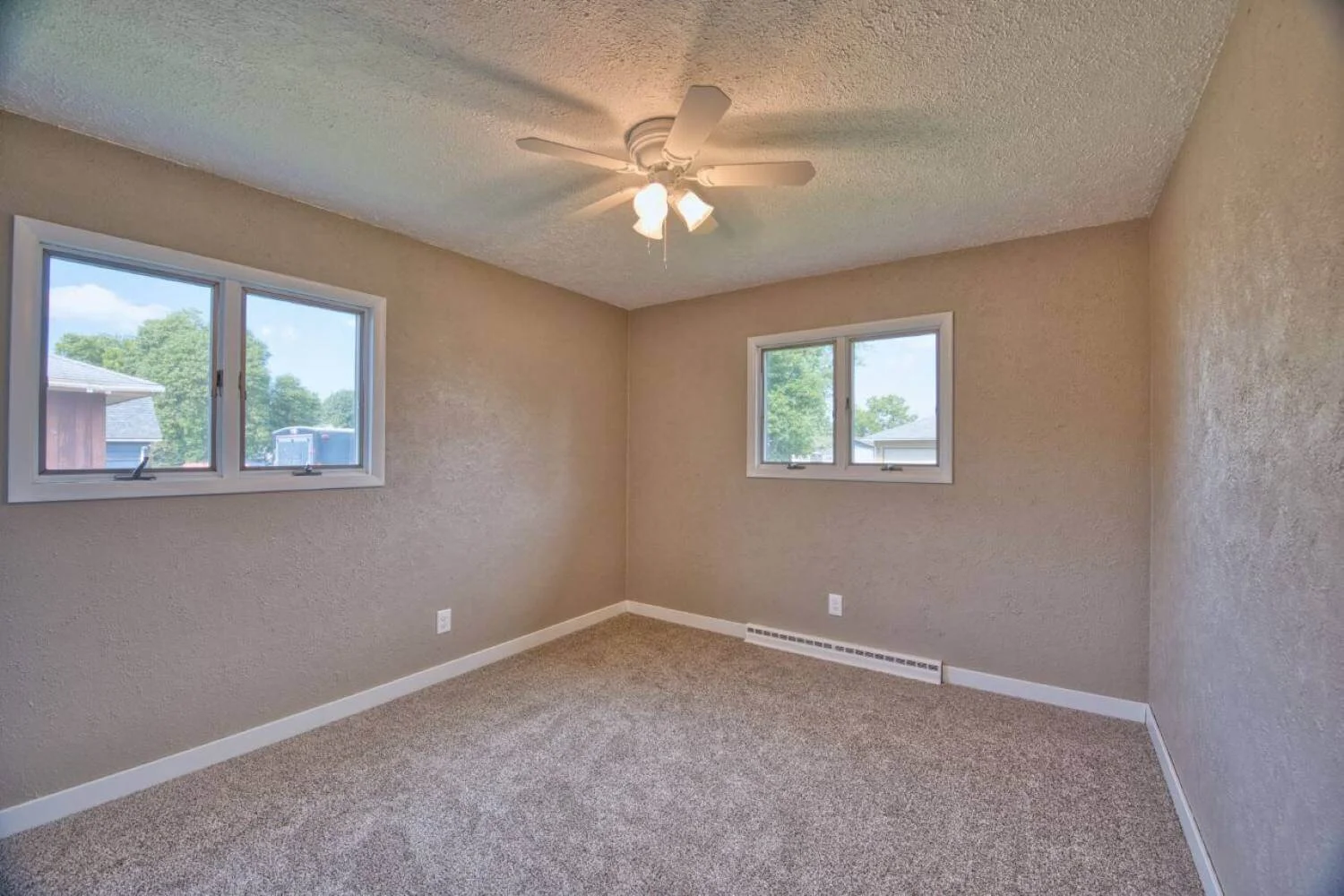222 Arlington Rd, Hoyt Lakes, MN