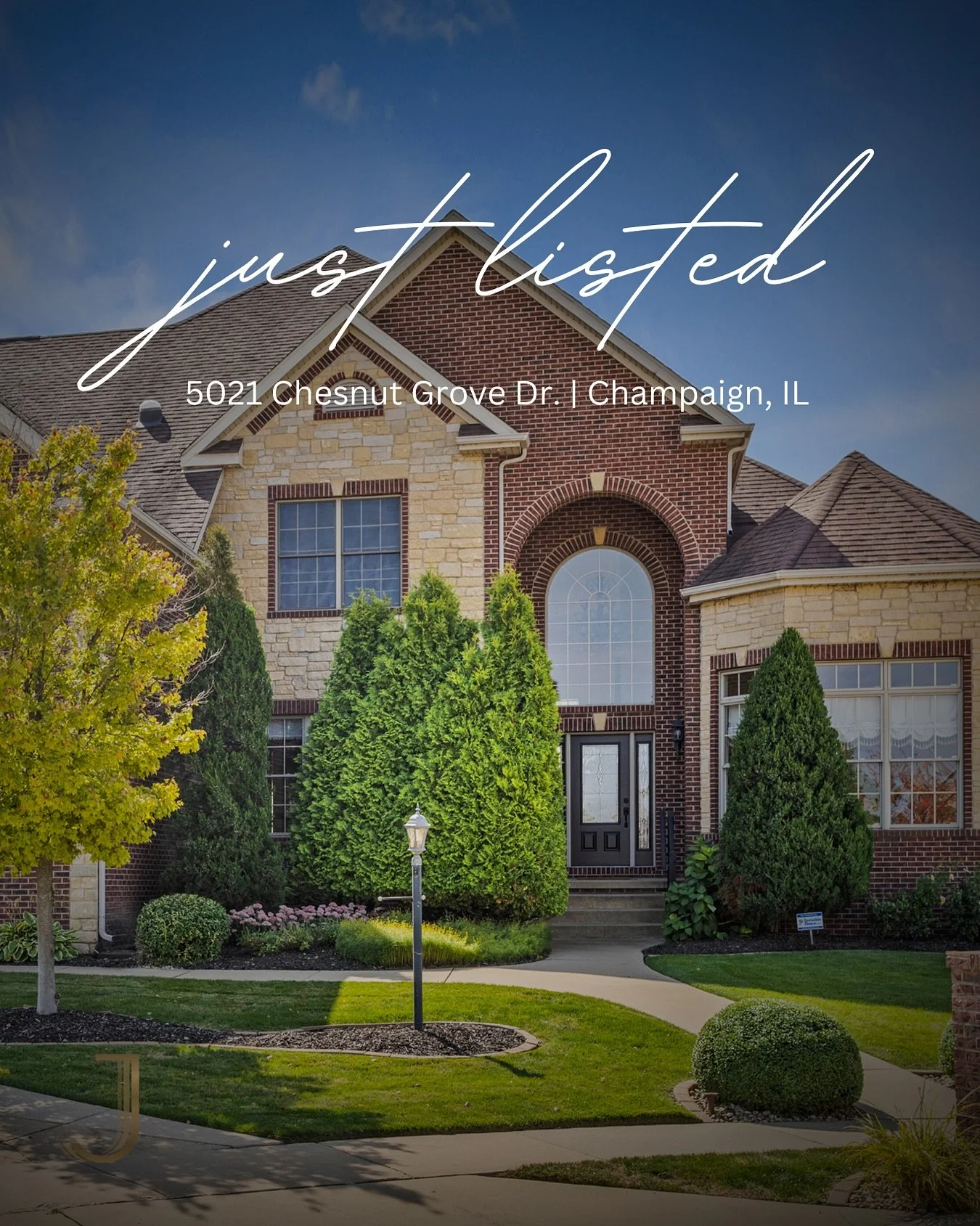 ✨𝑱𝒖𝒔𝒕 𝑳𝒊𝒔𝒕𝒆𝒅 ✨
𝐿𝑢𝑥𝑢𝑟𝑦 𝐿𝑎𝑘𝑒𝑓𝑟𝑜𝑛𝑡 𝐿𝑖𝑣𝑖𝑛𝑔

📍5021 Chestnut Grove Dr | Champaign
🛏️ 6 Beds | 🛁 4. 5 Baths | 🏡 7000 Sq Ft
$995,000

🌊 Heated saltwater pool + lake views
🔥 Covered porch, fire pit &amp; huge patio
🎬 Fini