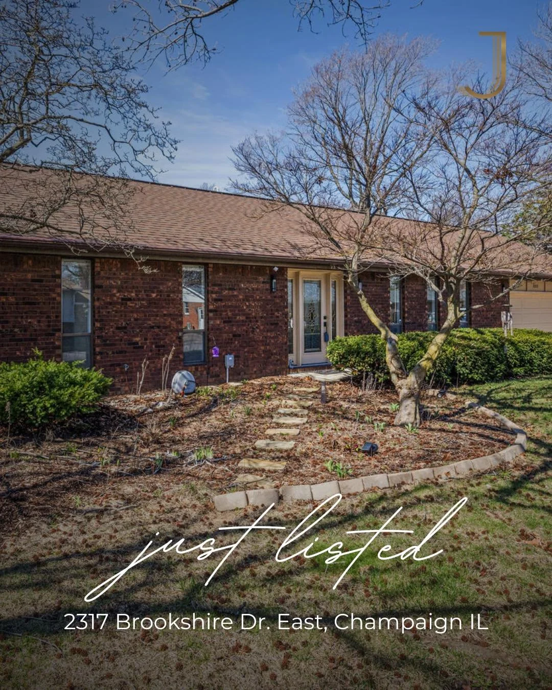There&rsquo;s just something about a home that 𝒇𝒆𝒆𝒍𝒔 𝒓𝒊𝒈𝒉𝒕 the moment you walk in&hellip; 🤍

2317 Brookshire Dr East is that home.
A fully remodeled brick ranch in the Brookshire Subdivision with timeless character, modern updates, and spa