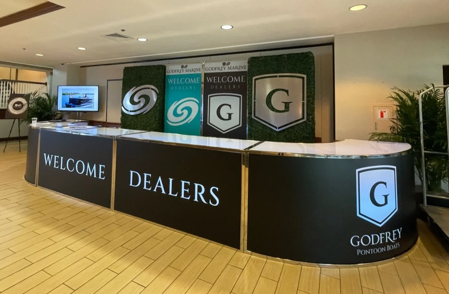 Gravity Bar Curves and Straights with Decals and Signage.jpg