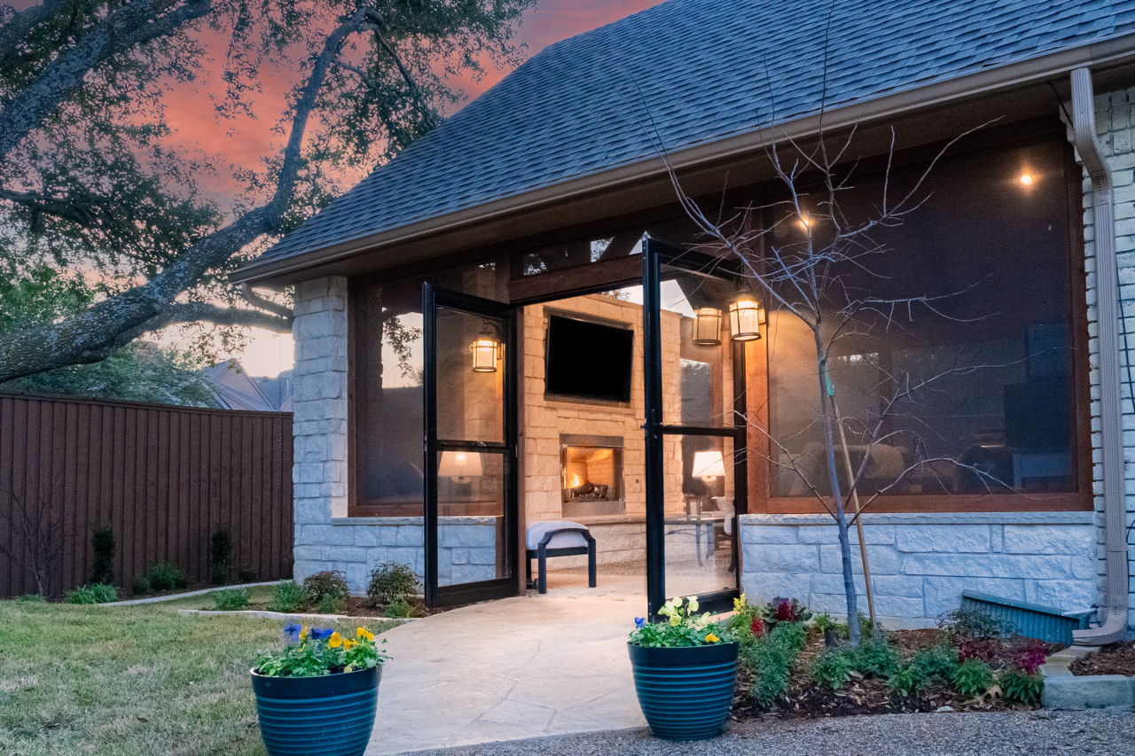 screened+patio+kitchen+fireplace+dfw+outdoor+living+big+green+egg+587+Large.png