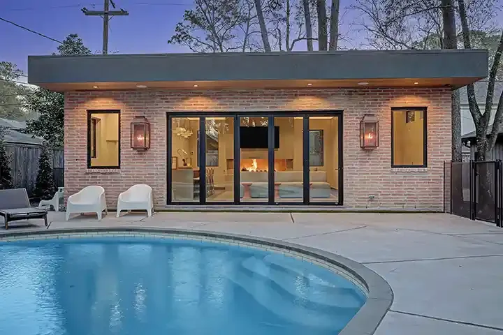 Pool Suite with Kitchen, bathroom and fireplace
