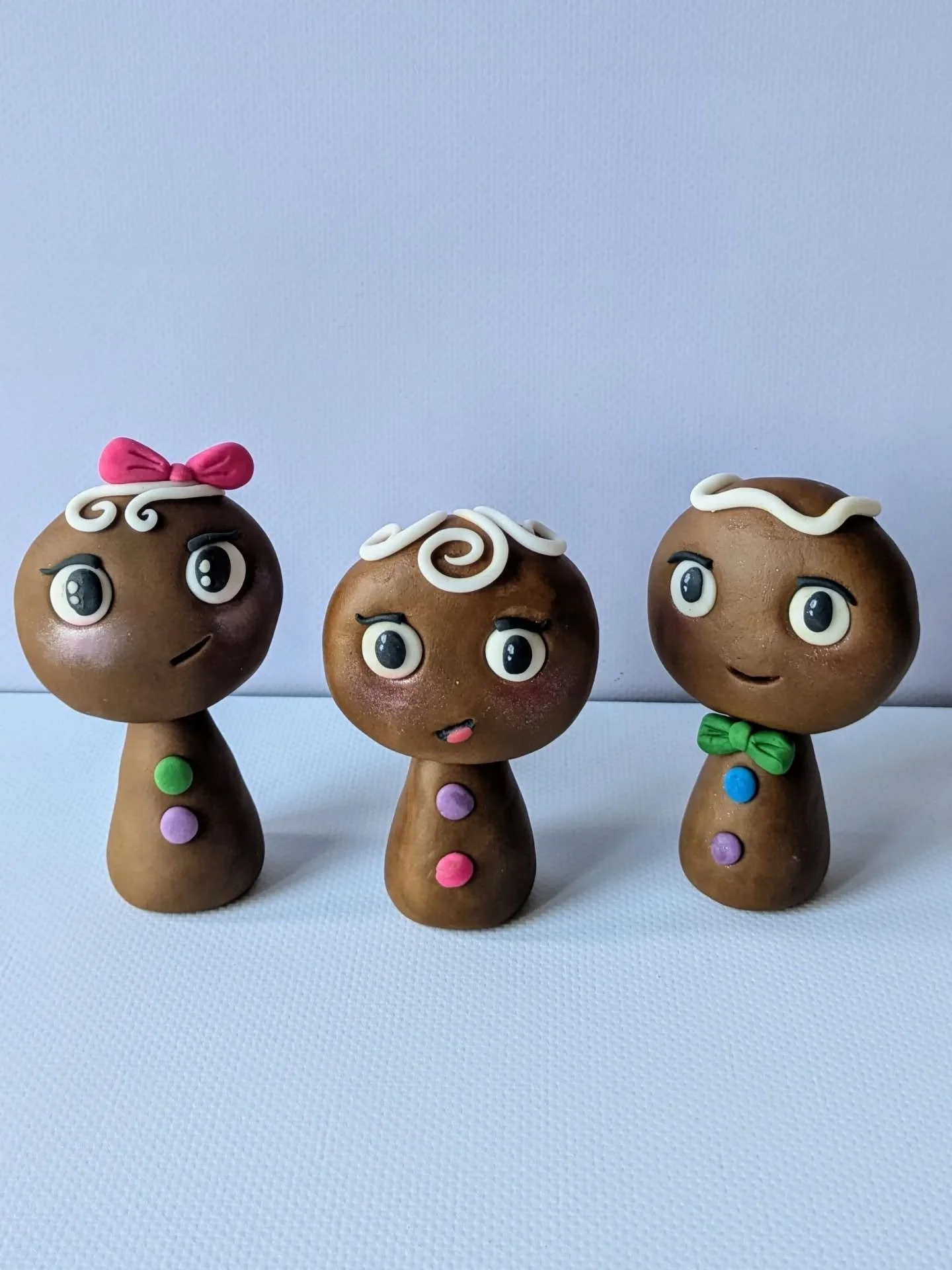 A throw back to last Christmas when I made this adorable  little gingerbread gang.

Sometimes the best creations happen when you're just messing about in the bakery between orders. Each one got their own personality as they came together - the pink b