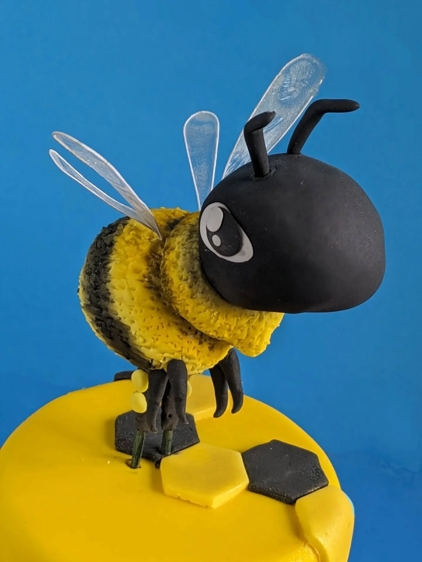 It FINALLY feels like the sunshine has arrived so I thought now would be the perfect time to reshare this little beauty! 

The topper was from a tutorial I did a few years back and I remember being so buzzing (excuse the pin 😆) with it when I'd fini