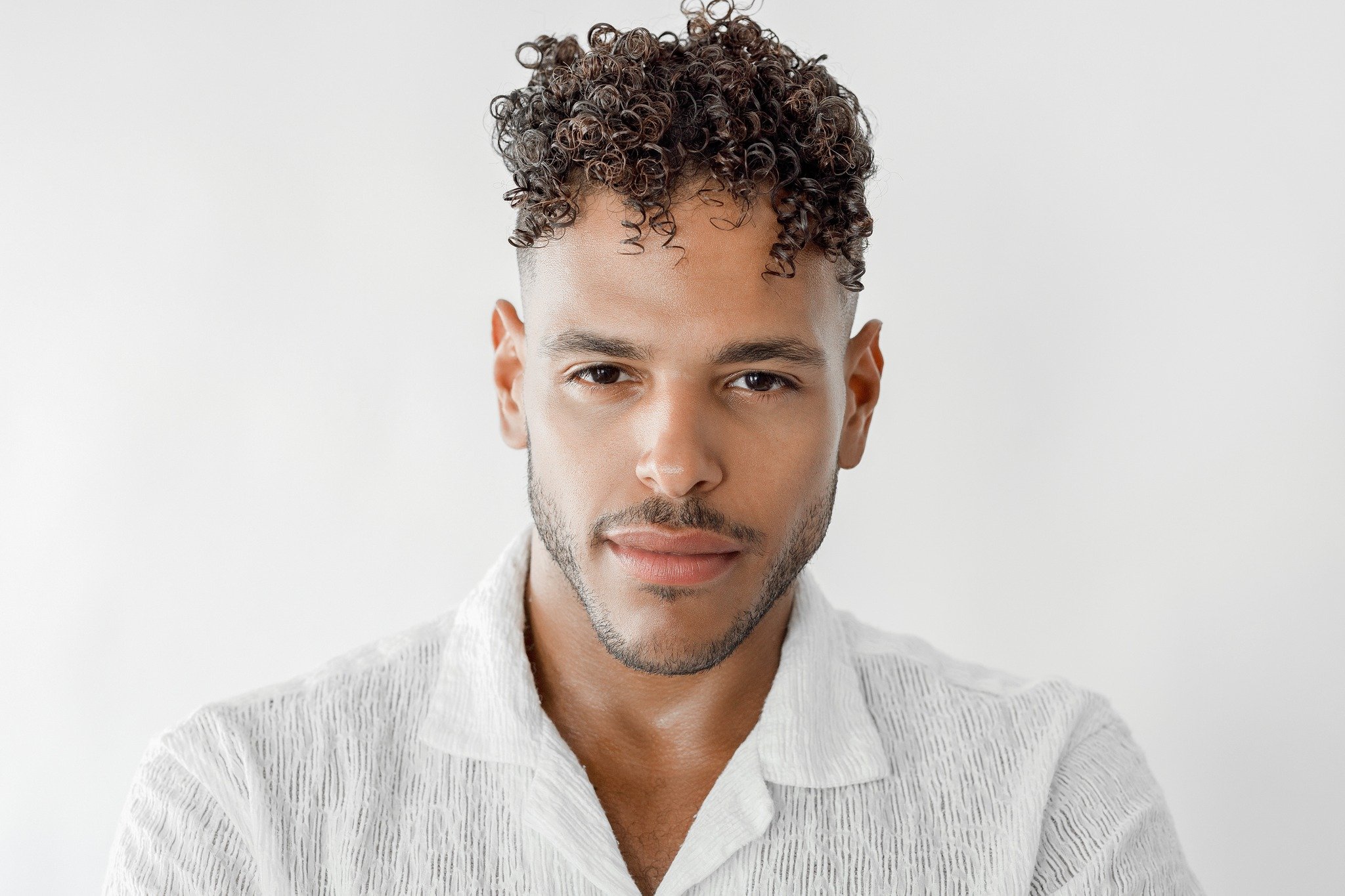 📸 Hey, Branding + Headshot Photographers! Let&rsquo;s be real &mdash; your talent deserves better than a sad corner and a wrinkled backdrop.

Check out d14 Studio:
The vibe? Industrial mod.
The light? Natural + studio lighting.
The energy? Fresh and