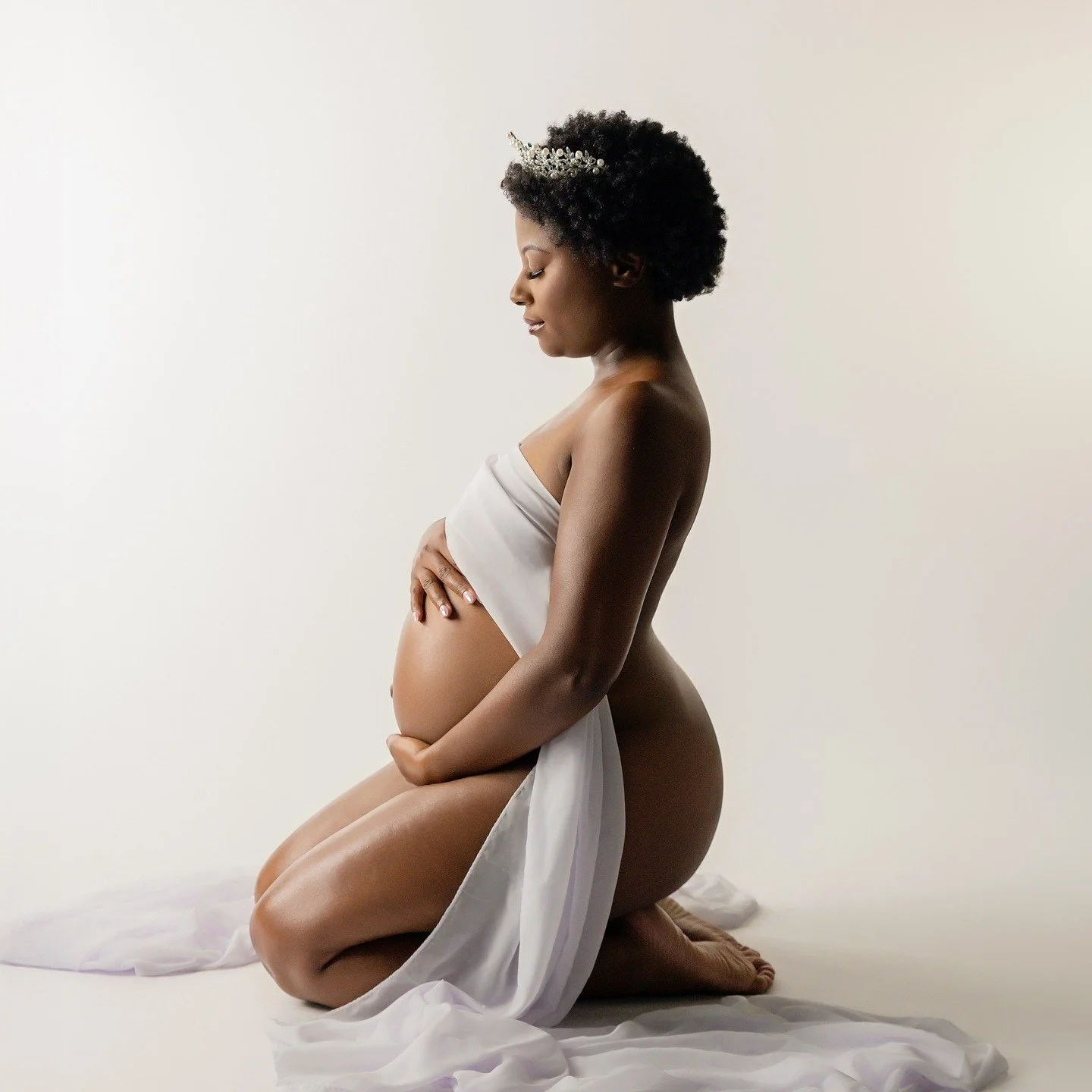 ✨ Studio vibes + baby bump magic! ✨

Kate&rsquo;s maternity session at d14 Studio with @elandemphotography is giving us all the inspo. Perfect lighting, soft textures, and that natural mama glow&mdash;this is the kind of session every maternity photo