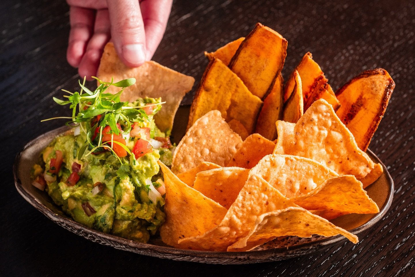 In the Loop, power moves start with fresh guac and housemade chips. Because even meetings taste better at Toro. 🥑