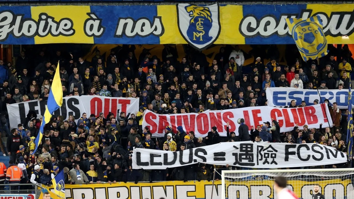 les-banderoles-hostiles-a-l-actionnaire-chinois-fleurissent-depuis-des-mois-dans-les-tribunes-de-bonal-ce-soir-pour-la-reception-du-psg-et-au-vu-de-ces-dernieres-revelations-ce-pourrait-etre-pire-photo-francis-reinoso-1517855326.jpg
