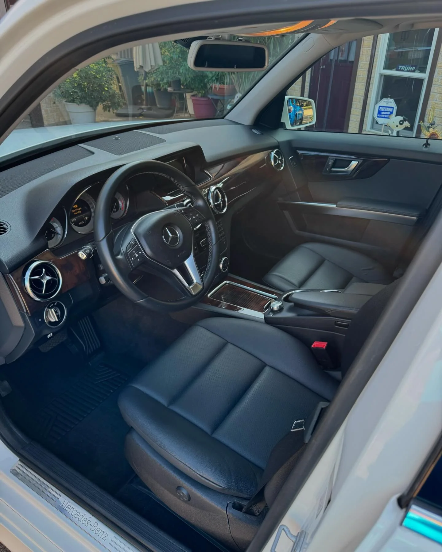 Restore your vehicle&rsquo;s interior and bring back that new car feeling. Schedule your appointment today!