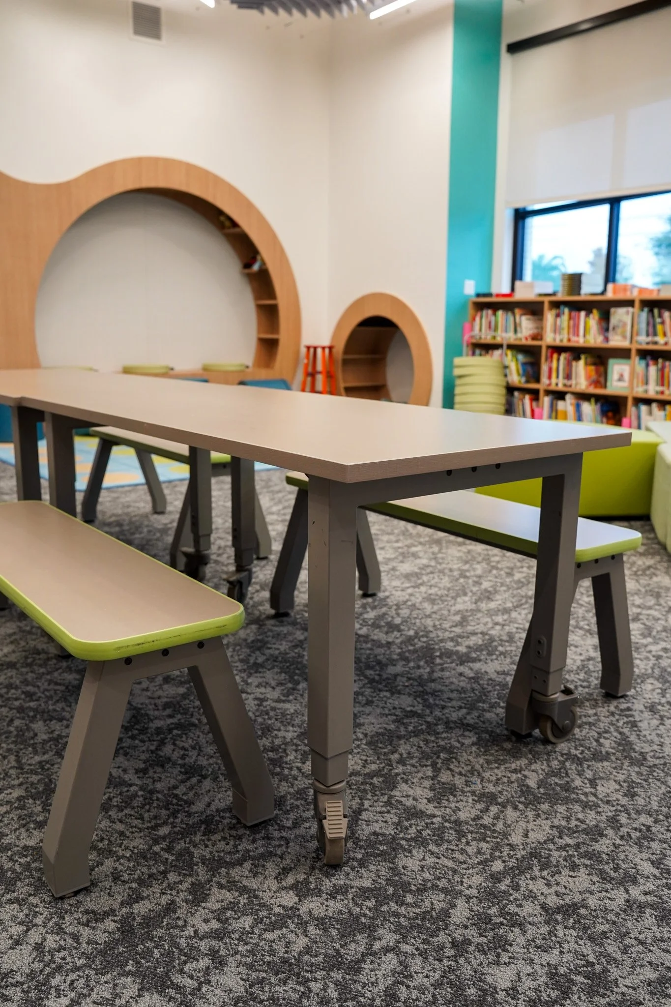 Picnic style table that accommodates group discussion or multidisciplinary work. 