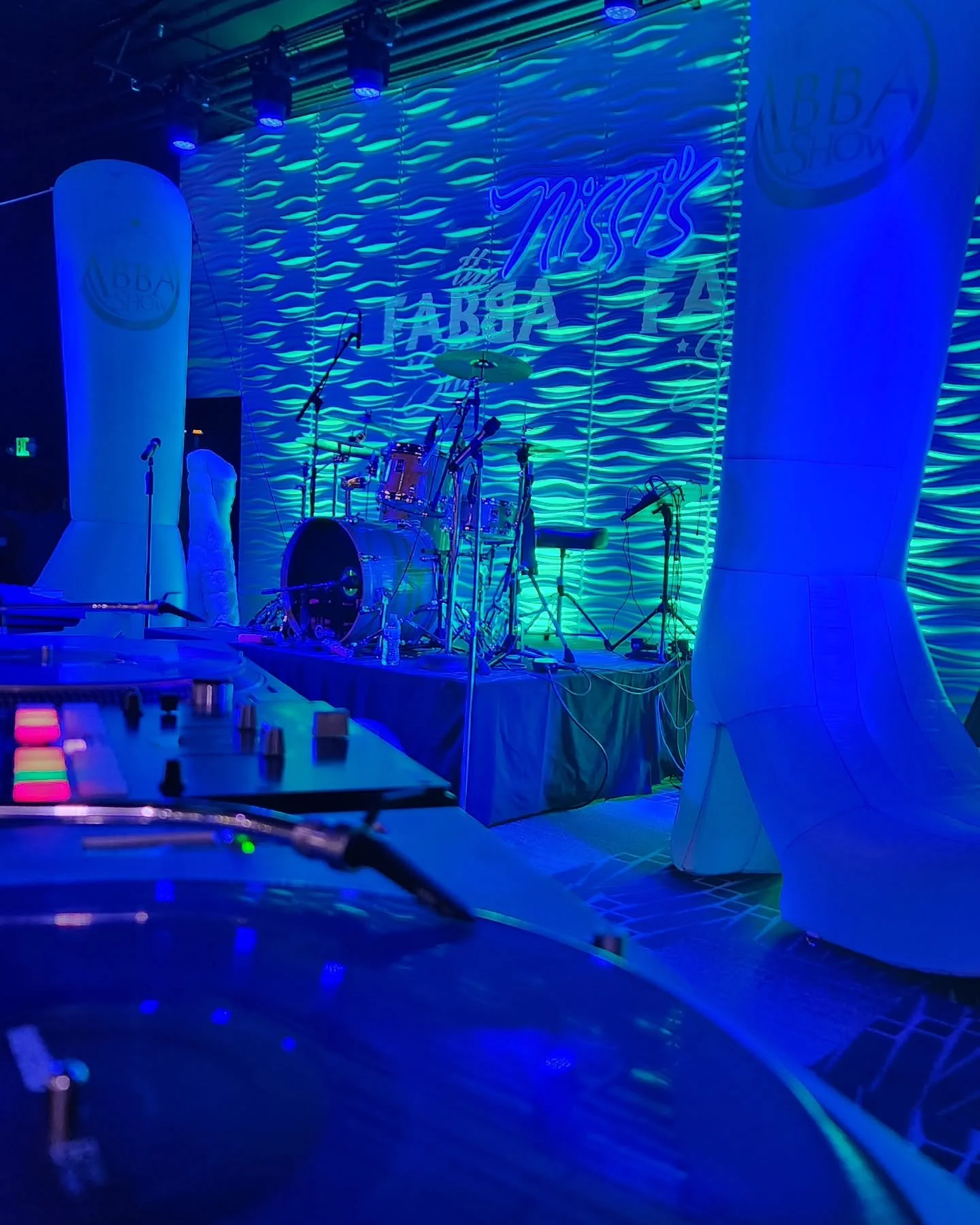 Got to play some bangers for the @thefabbashow last night. I hear there's some video somewhere that I'll try to track down.... I snuck in the Information Society cover of Lay All Your Love On Me after their set.

#dj #coloradodj #disco #discomusic #a