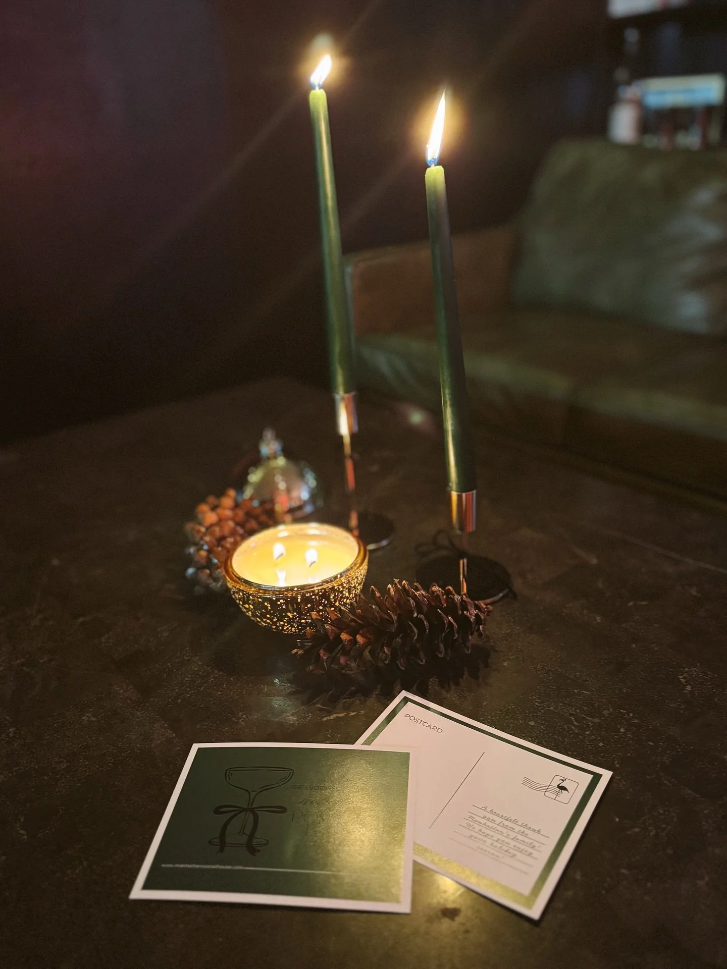 Obsessed with the way our candles helped transform the vibe at @manhattanssh for their Christmas Pop-up 🌲🕯️🥃