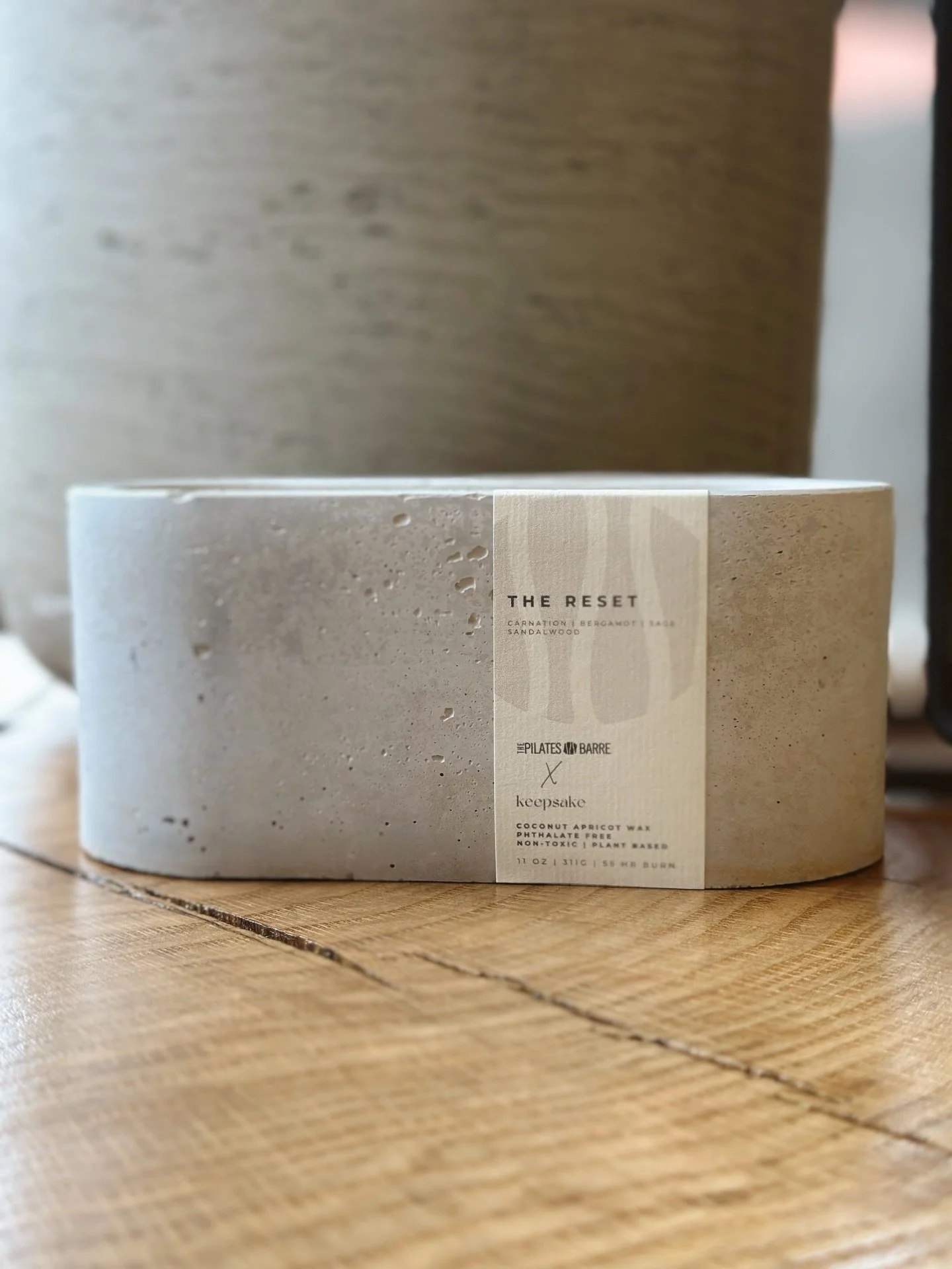 Obsessed doesn&rsquo;t even cover it when it comes to this custom candle dreamed up by @lynseytedesco using her @linenstonemercantile vessel ✨

A small gesture for @thepilatesbarrestudio with a lot of intention 🤍