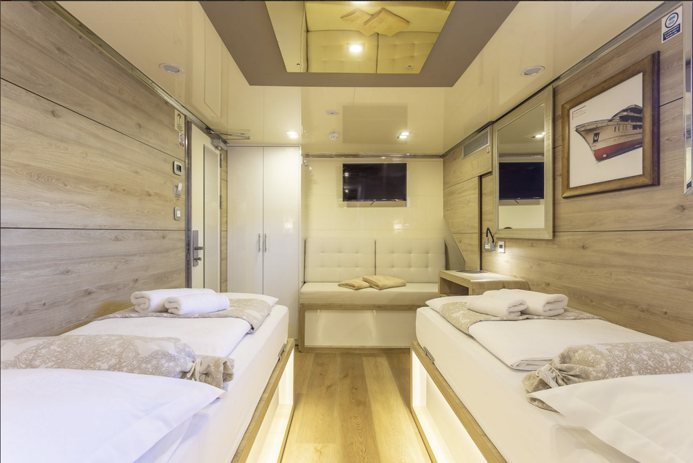 Ensuite yacht cabin with twin beds