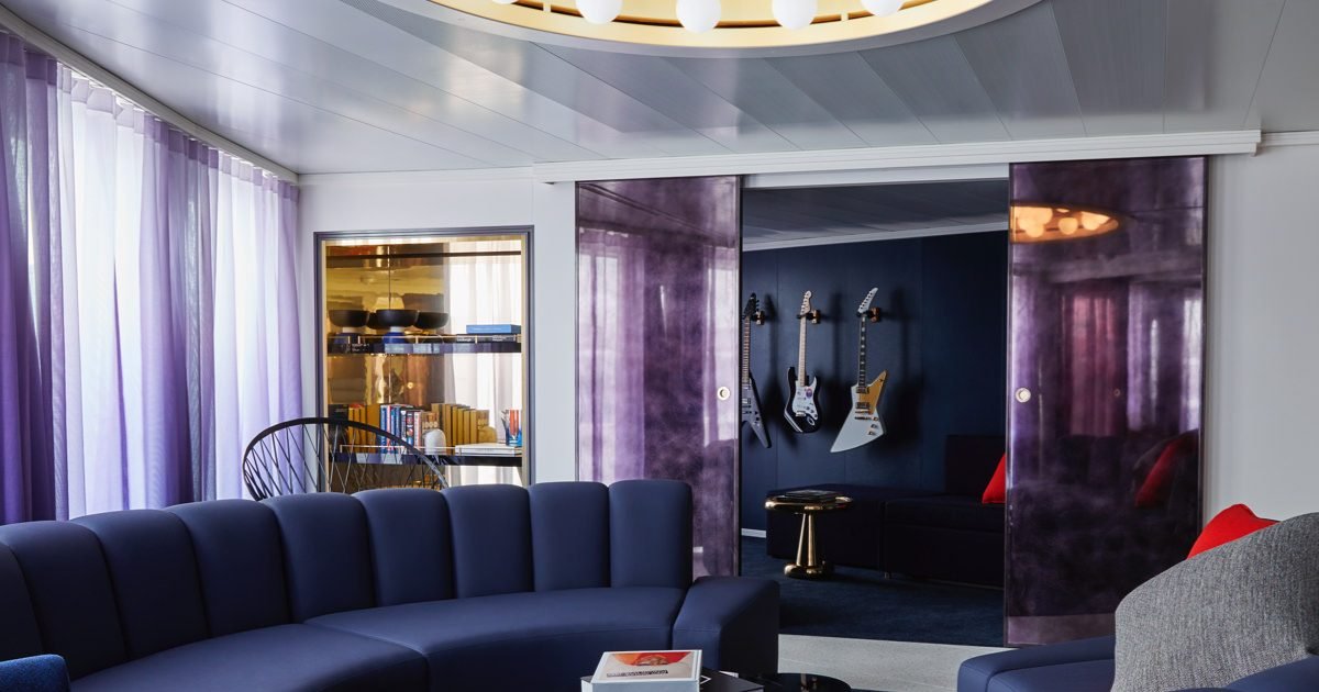 Massive Suite living room