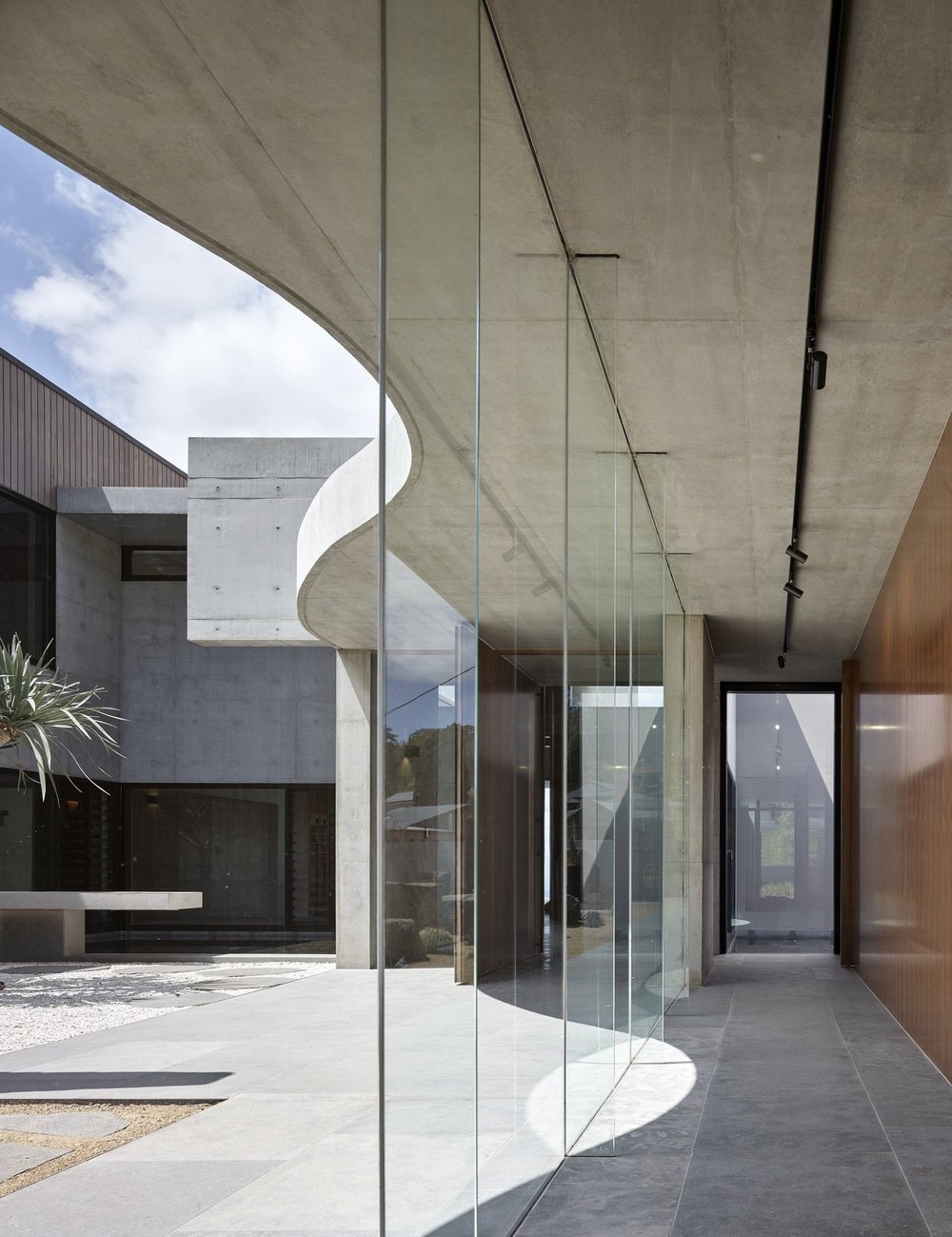 shaun-lockyer-architects-onedin-glass-concrete-architecture.jpg