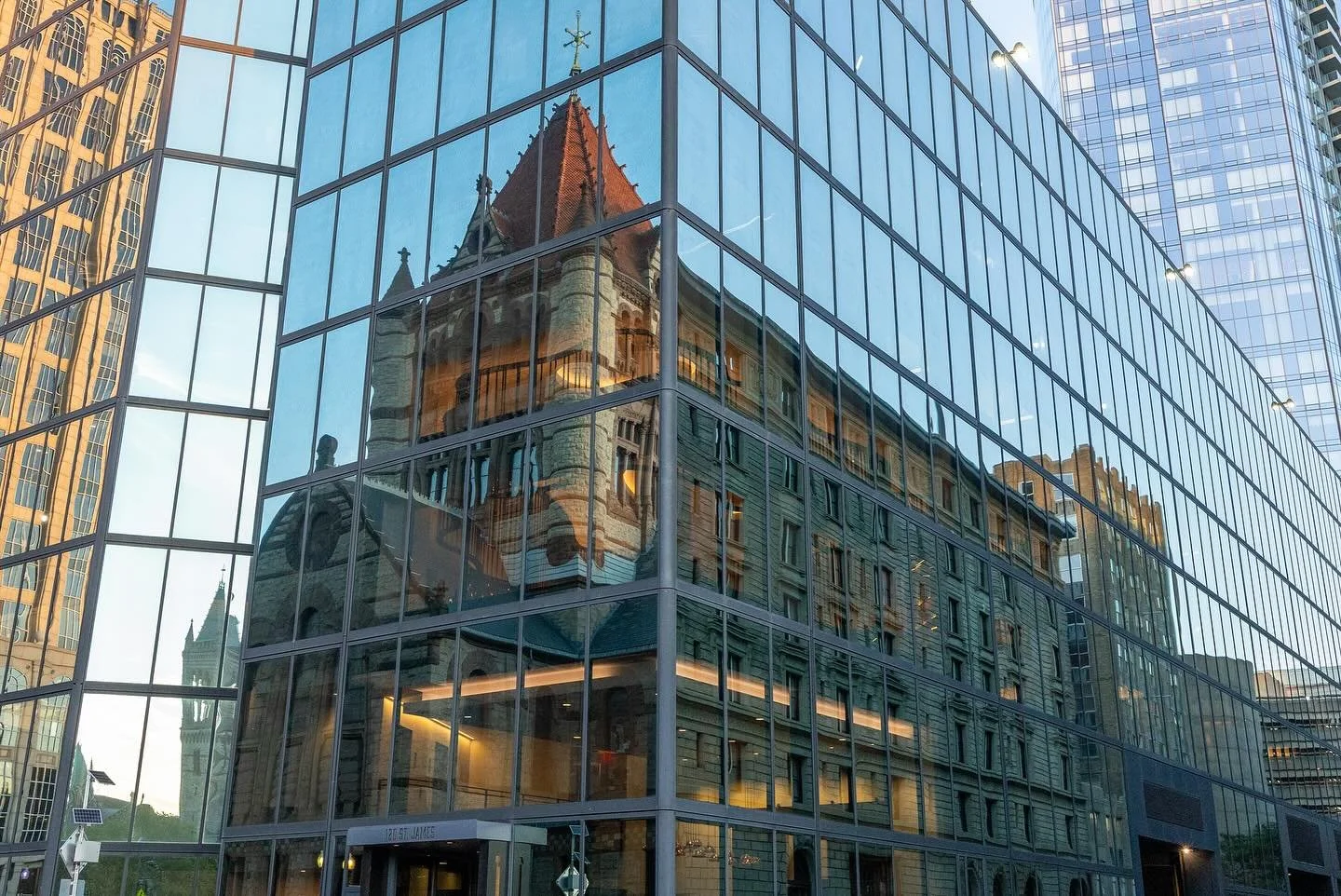 More shots from Boston πΈ Definitely need to go back π―
Do you want more architecture photos and street portraits??